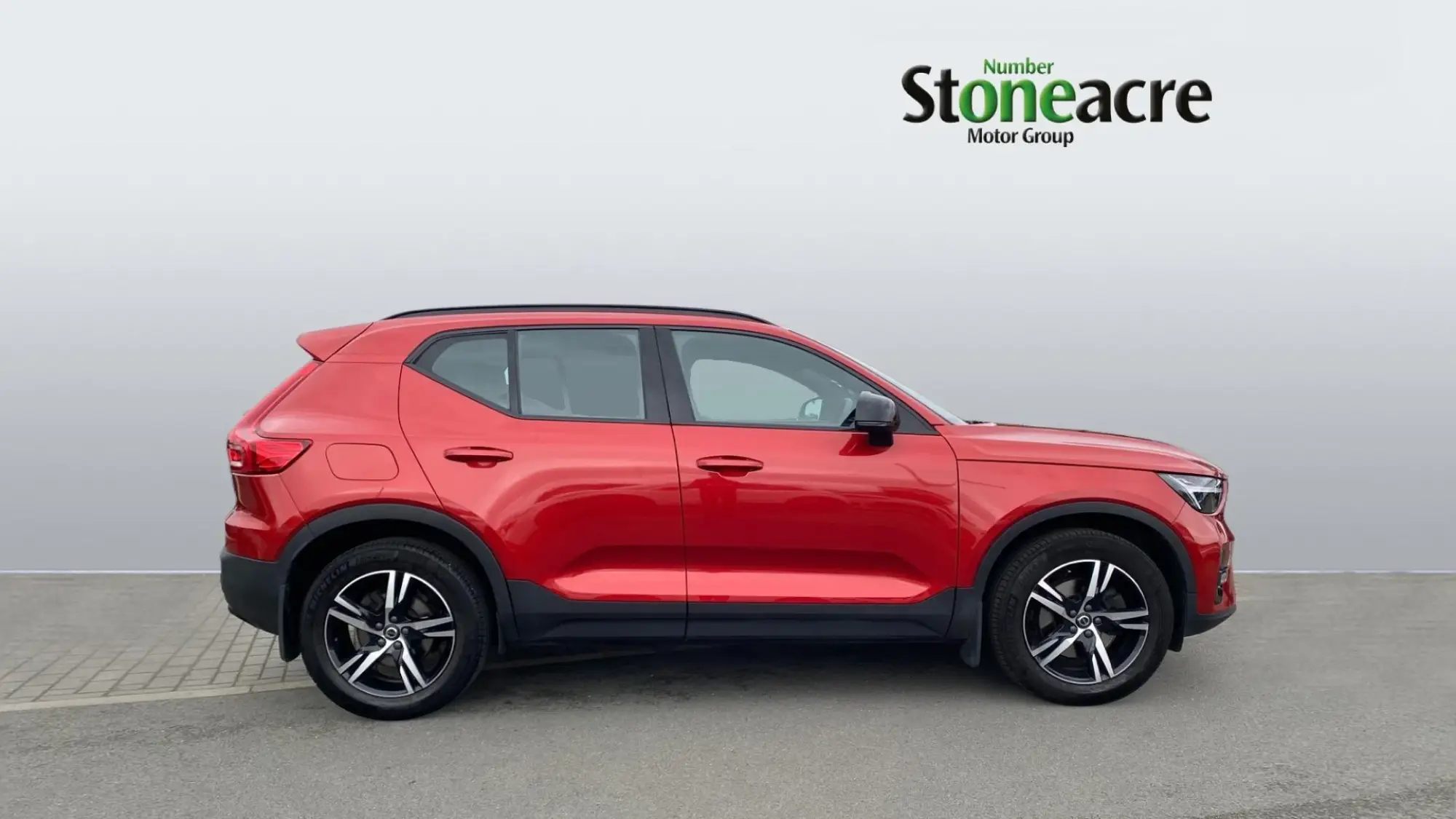 Volvo XC40 2.0 B3P Plus Dark 5dr Auto YS72XZB Image 3