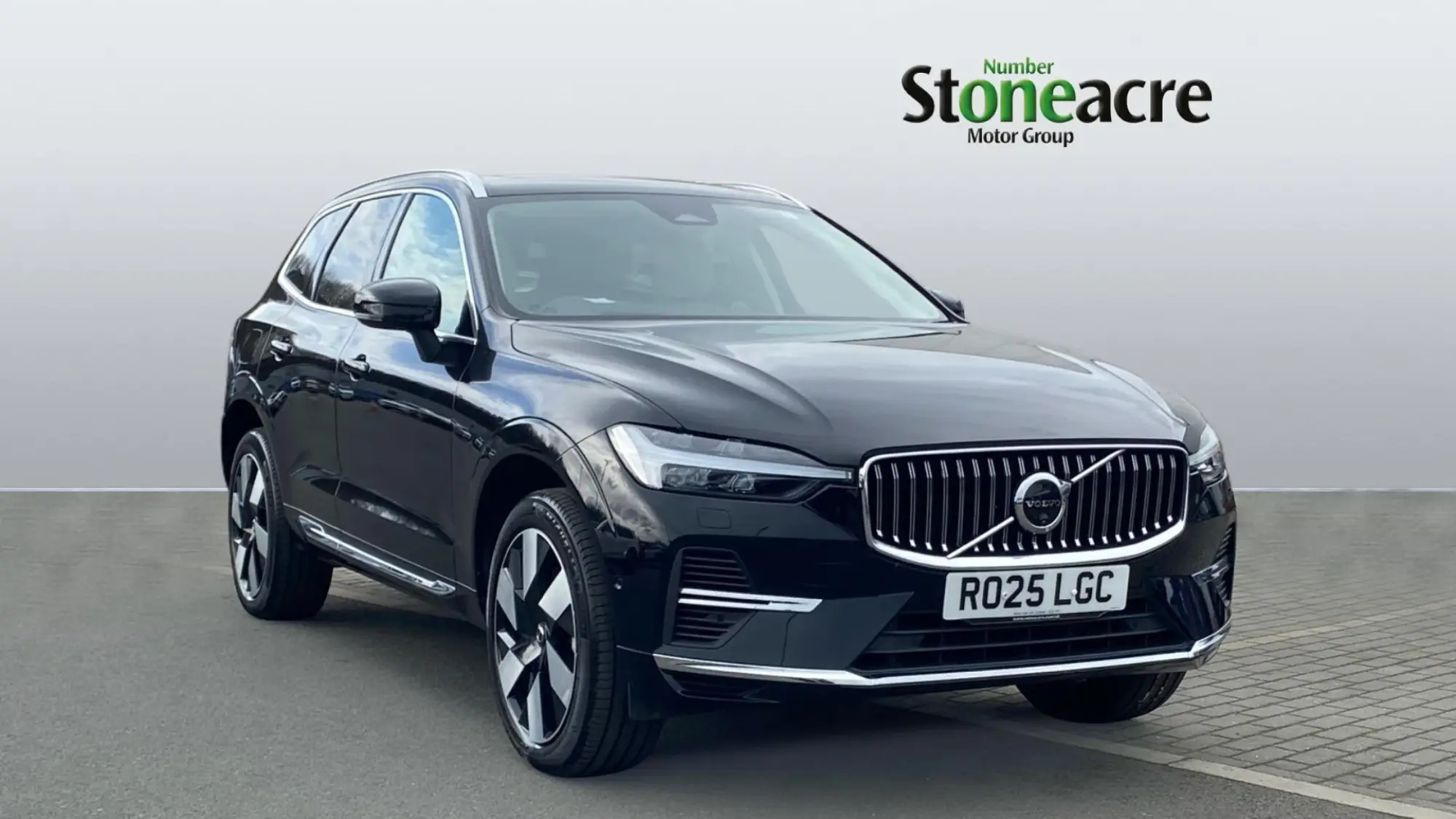 Volvo XC60 2.0h T8 18.8kWh Ultra Bright Auto AWD Euro 6 (s/s) 5dr RO25LGC Image 1