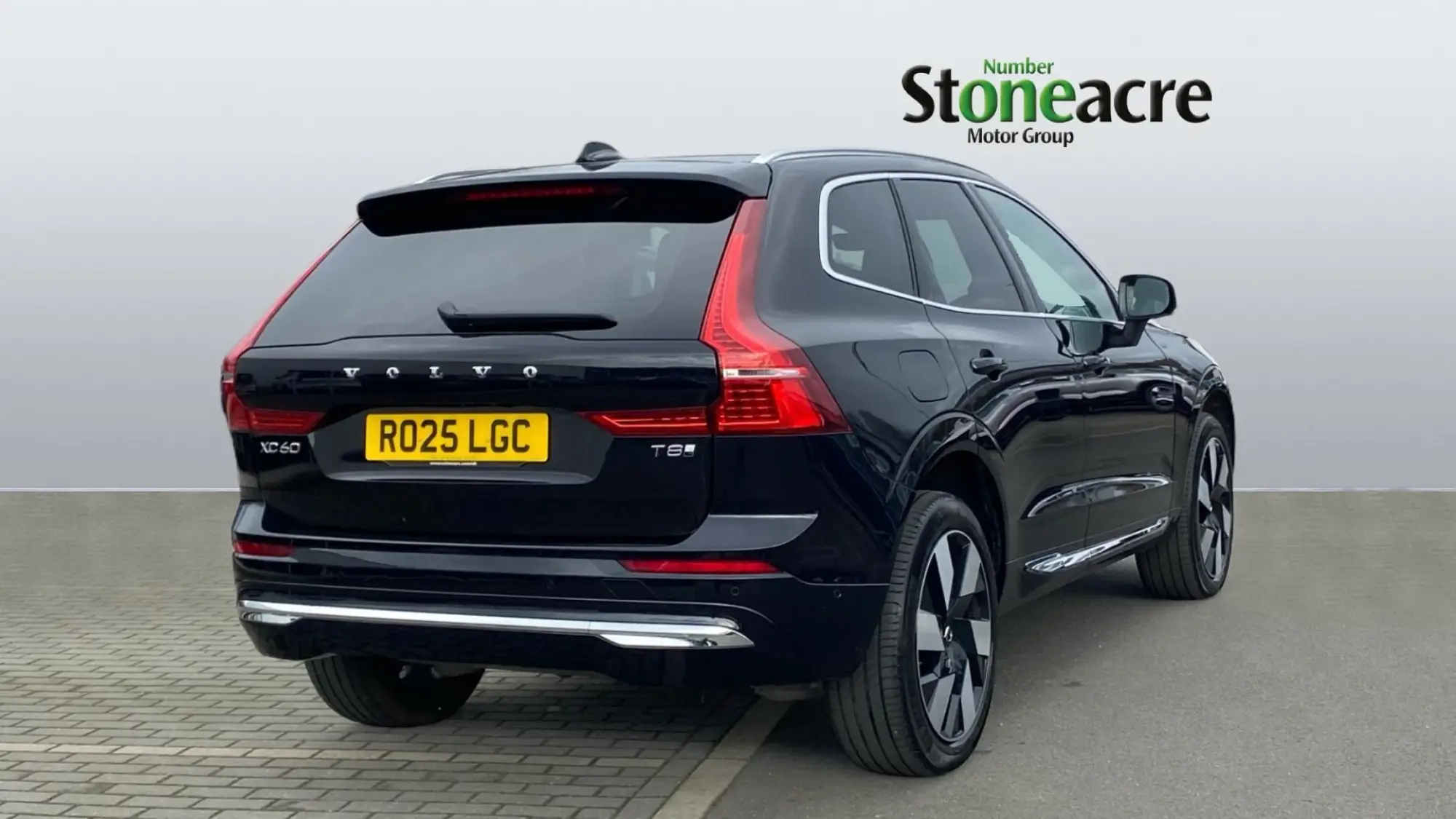 Volvo XC60 2.0h T8 18.8kWh Ultra Bright Auto AWD Euro 6 (s/s) 5dr RO25LGC Image 2