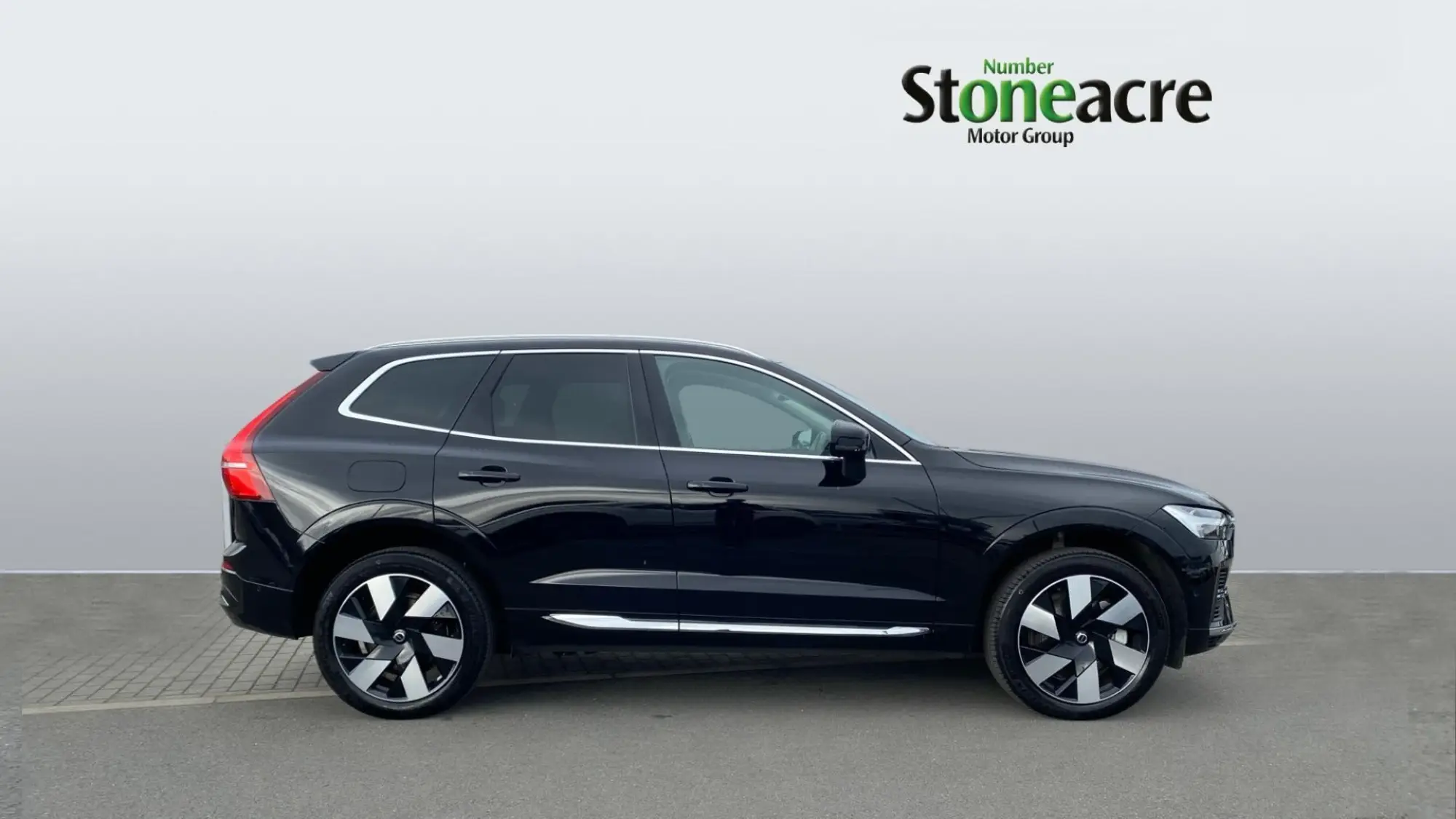 Volvo XC60 2.0h T8 18.8kWh Ultra Bright Auto AWD Euro 6 (s/s) 5dr RO25LGC Image 3