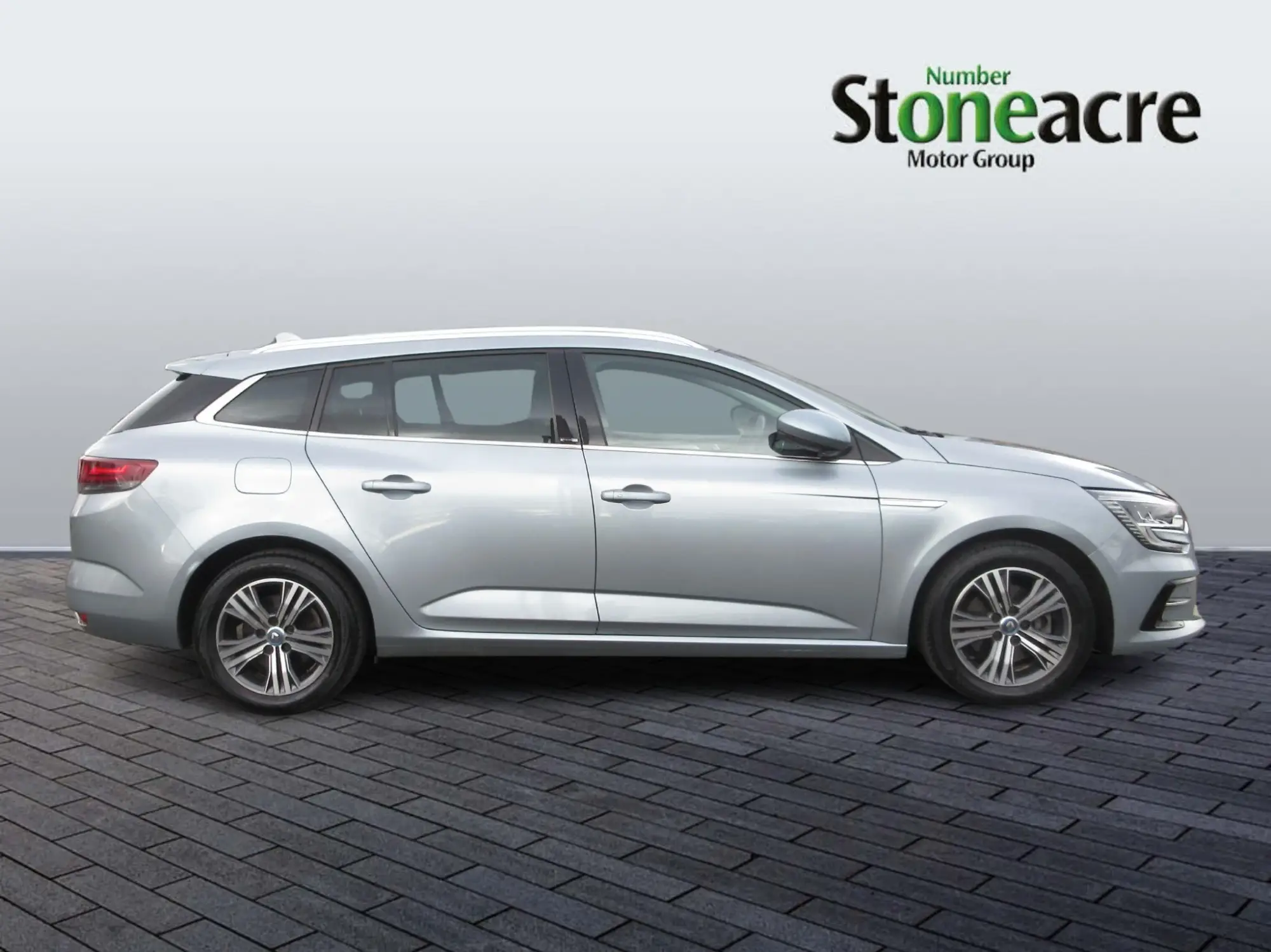 Renault Megane 1.6 E-TECH 9.8kWh Iconic Sport Tourer Auto Euro 6 (s/s) 5dr MW21ZWP Image 2