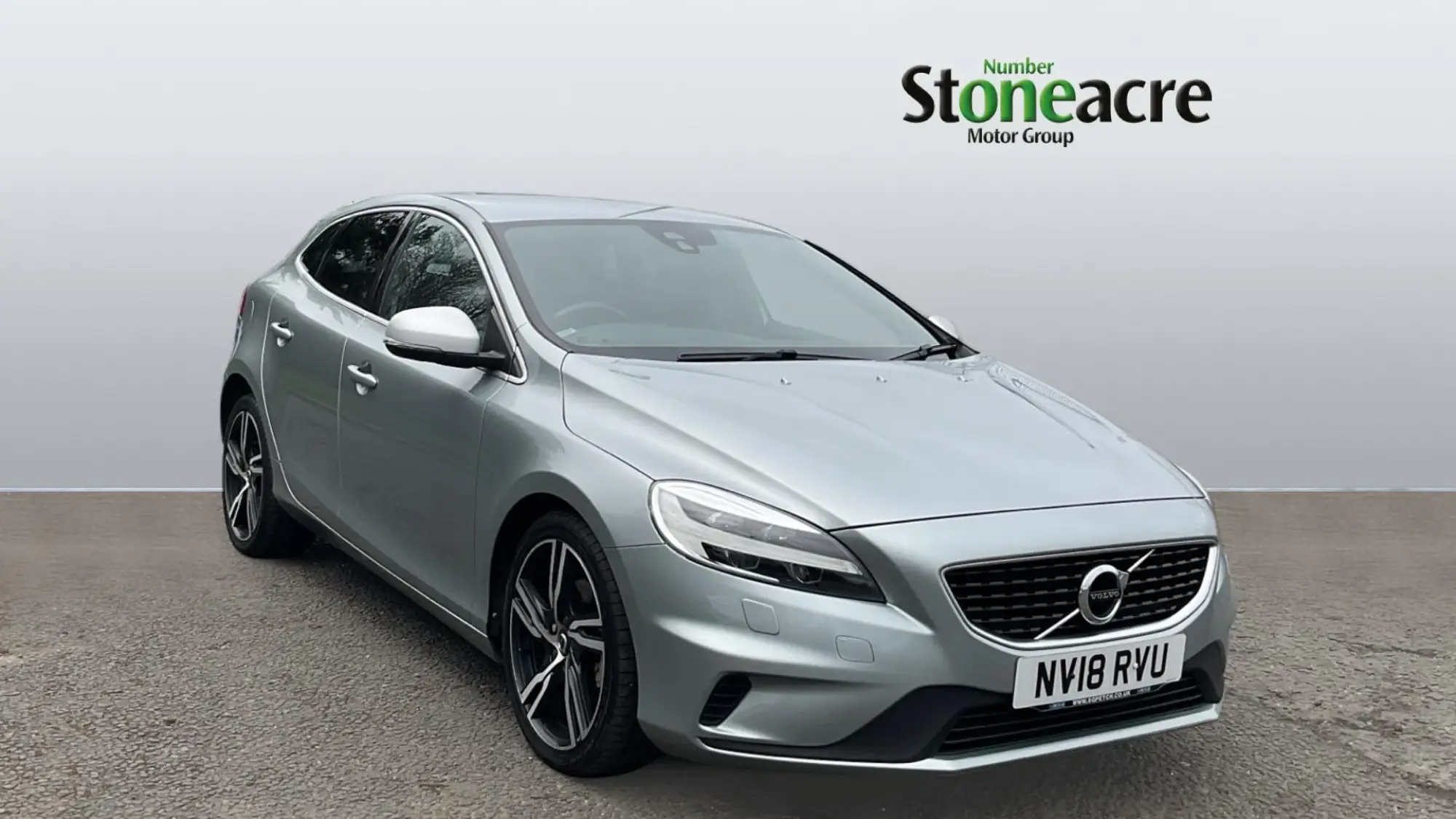Volvo V40 2.0 T2 R-Design Pro Euro 6 (s/s) 5dr NV18RVU Image 1