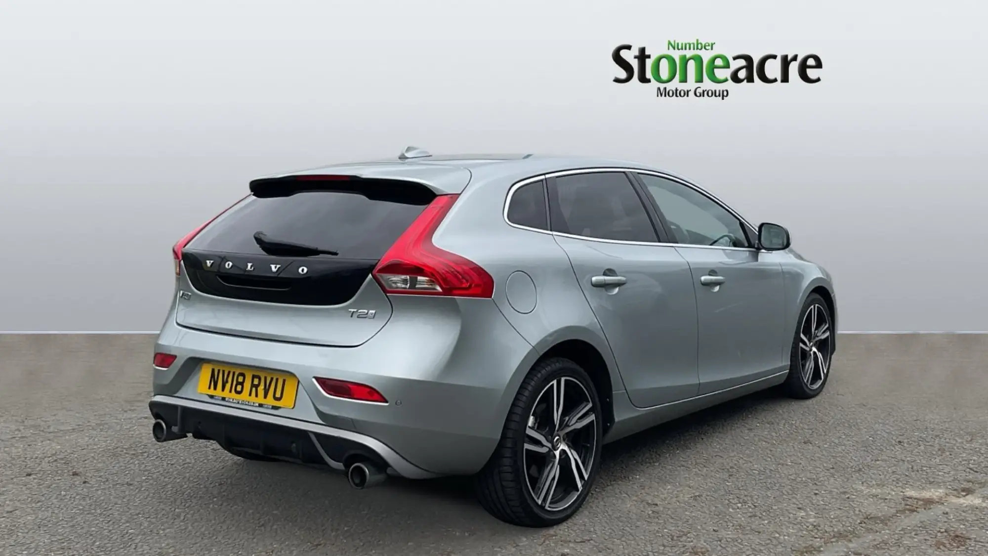 Volvo V40 2.0 T2 R-Design Pro Euro 6 (s/s) 5dr NV18RVU Image 2