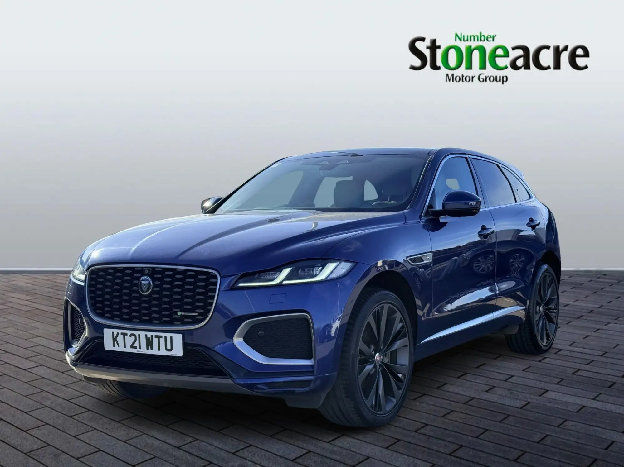 Jaguar F-Pace 2.0 P250i R-Dynamic HSE Auto AWD Euro 6 (s/s) 5dr KT21WTU Image 3