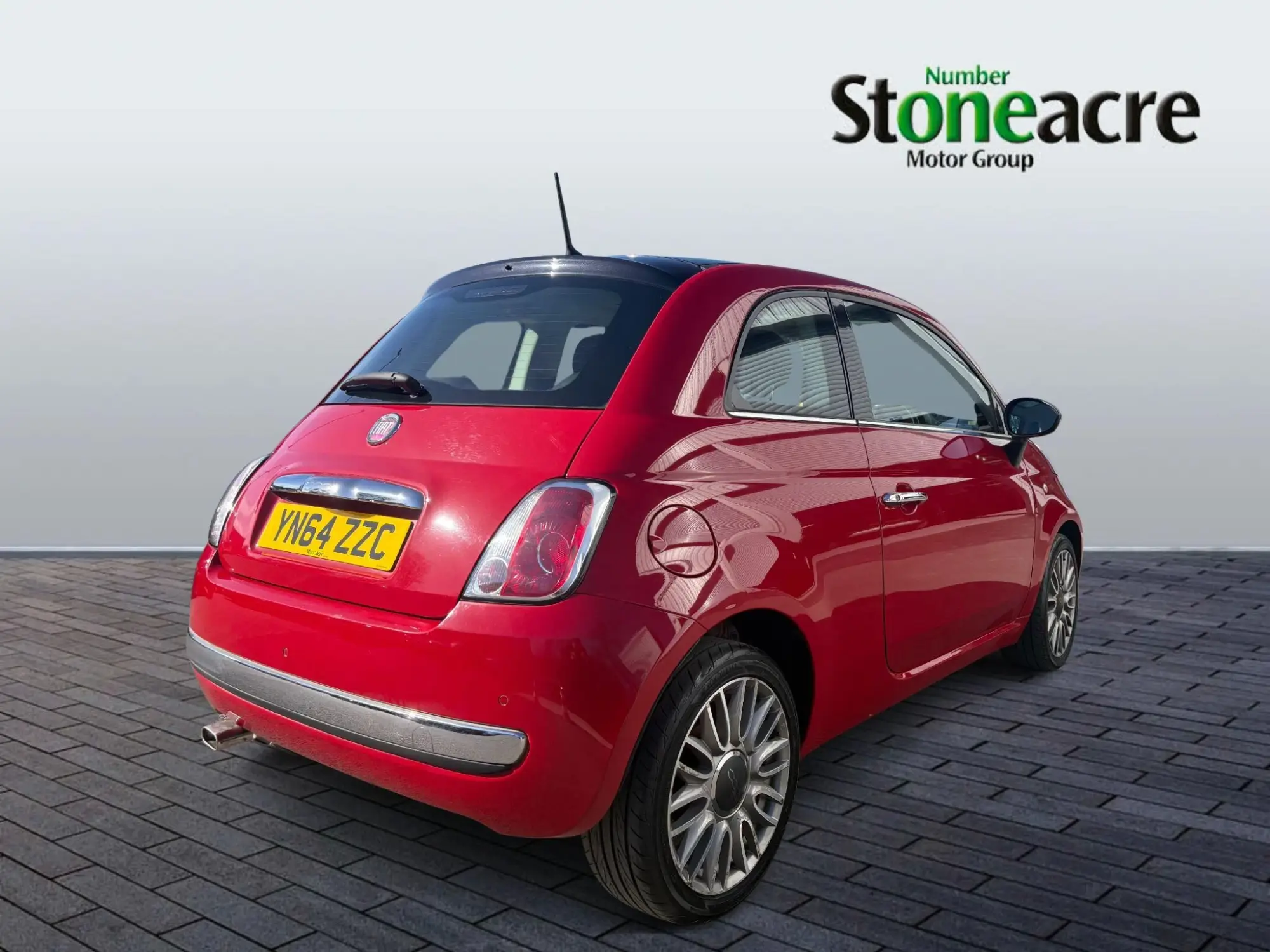 Fiat 500 1.2 8V Cult Euro 6 (s/s) 3dr YN64ZZC Image 3