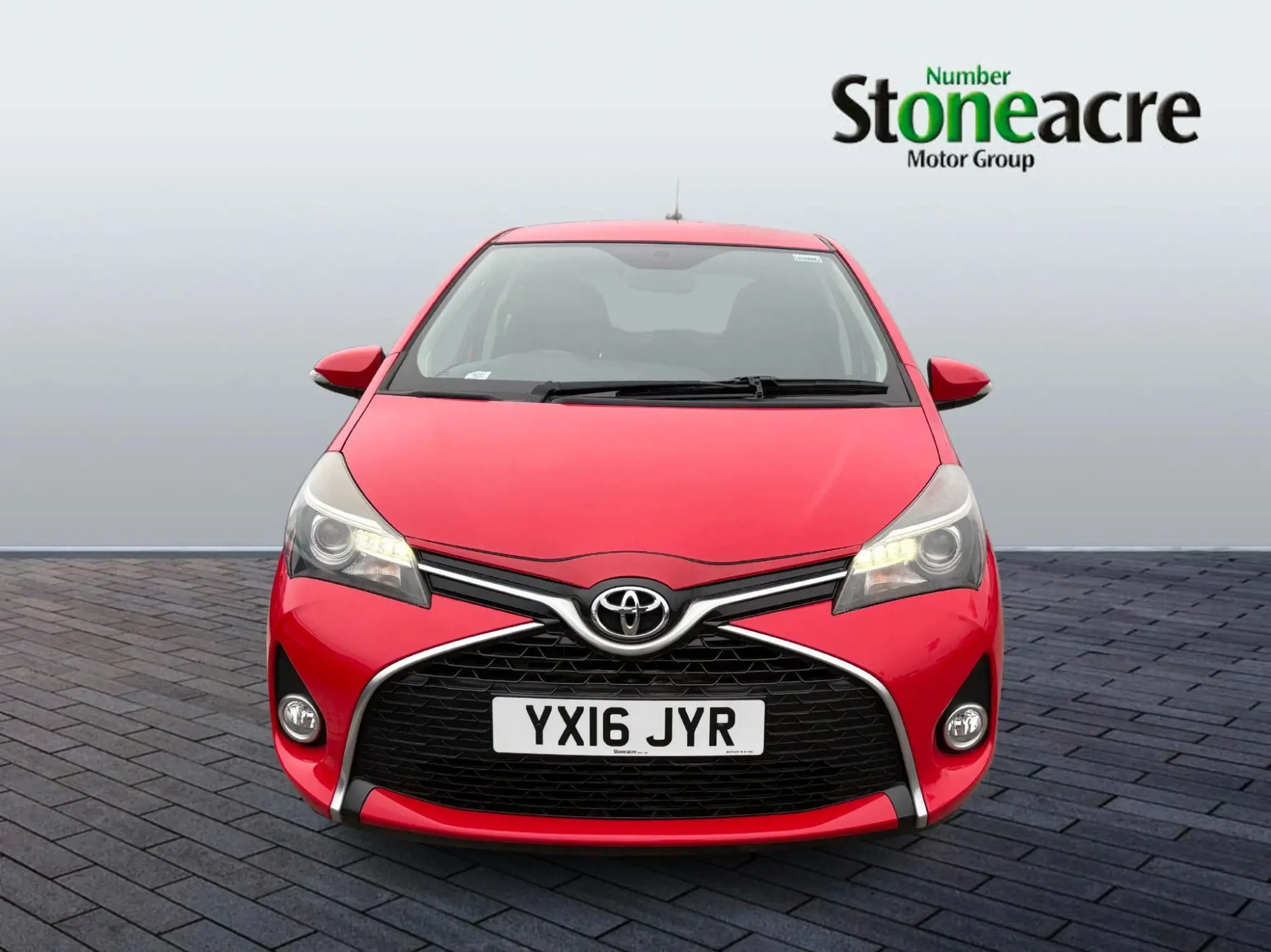 Toyota Yaris 1.33 VVT-i Design 5dr YX16JYR Image 2
