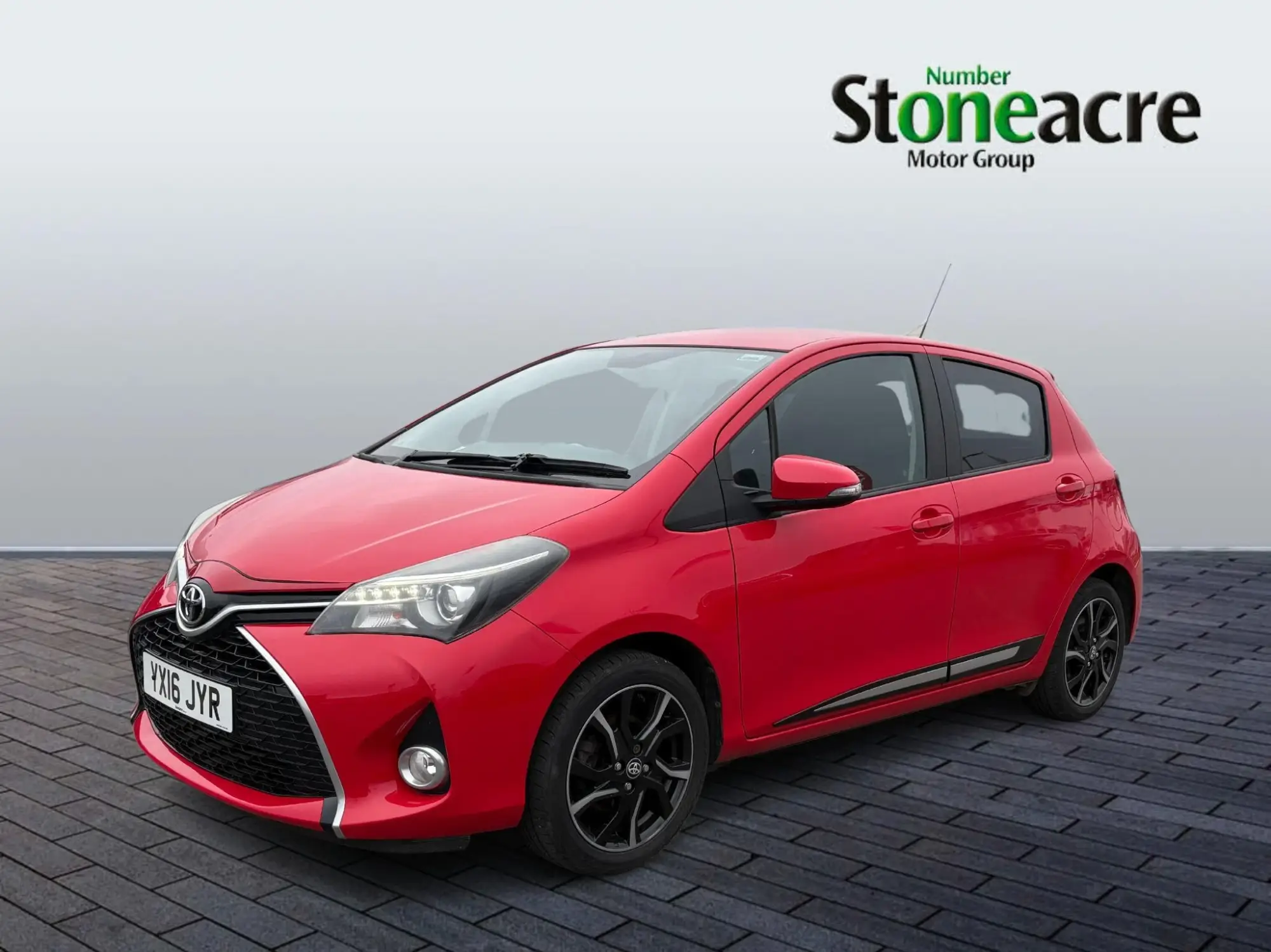 Toyota Yaris 1.33 VVT-i Design 5dr YX16JYR Image 3