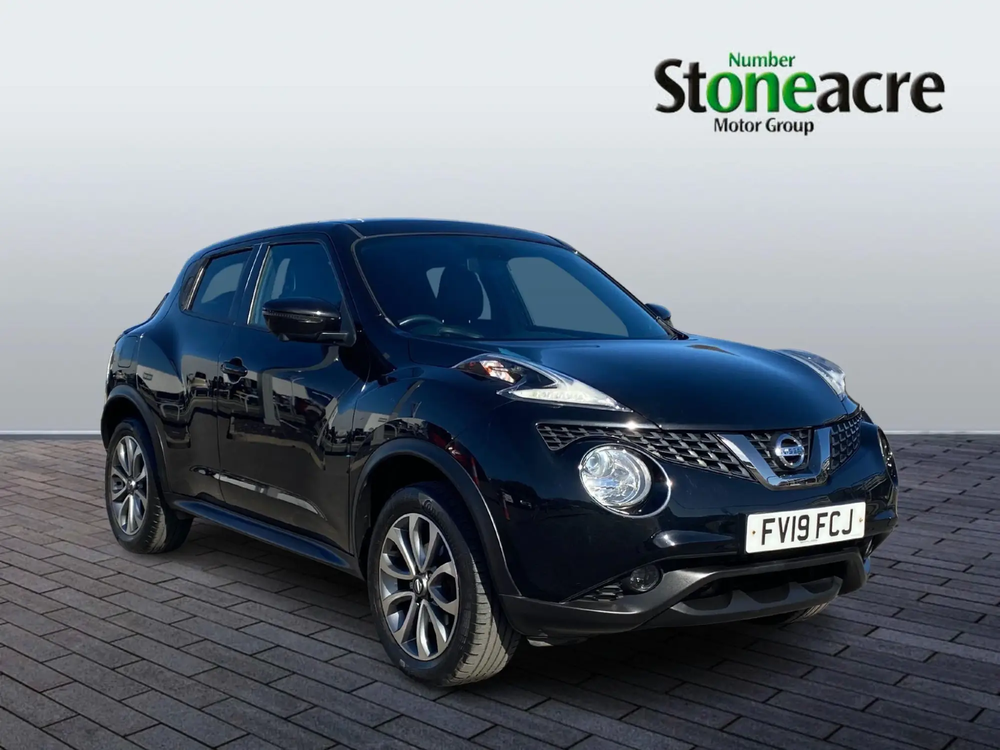 Nissan Juke 1.6 Tekna XTRON Euro 6 5dr FV19FCJ Image 1