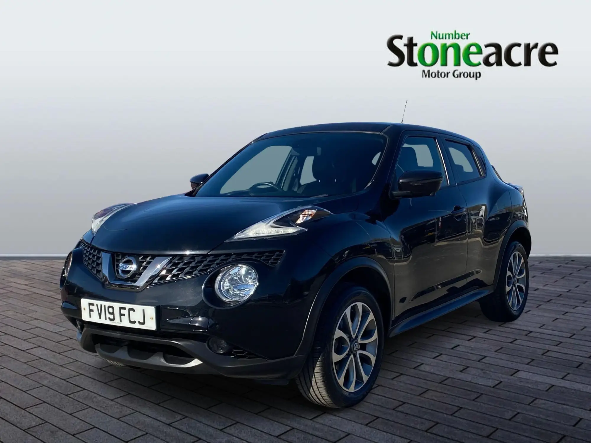 Nissan Juke 1.6 Tekna XTRON Euro 6 5dr FV19FCJ Image 3