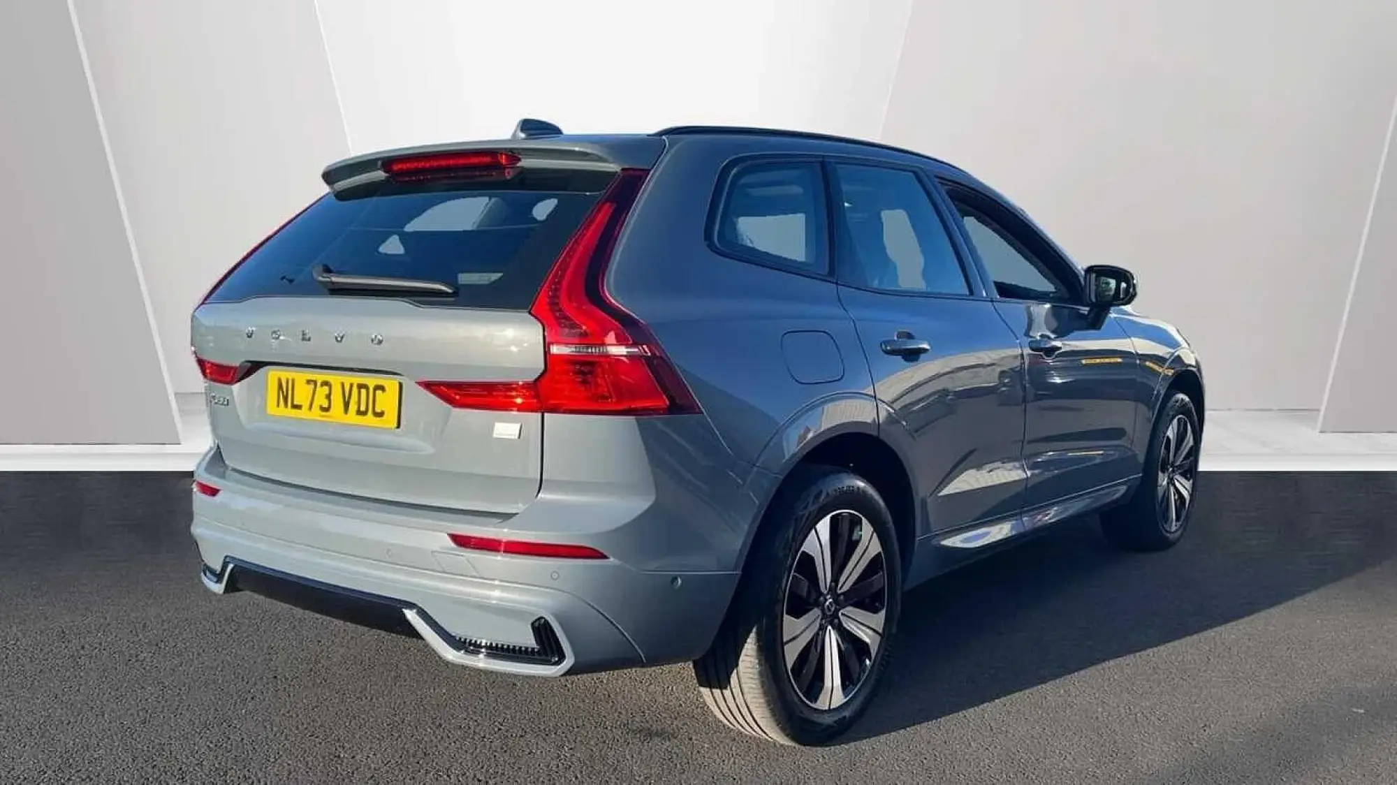 Volvo XC60 Recharge Plus Dark T6 AWD (350 hp) NL73VDC Image 2