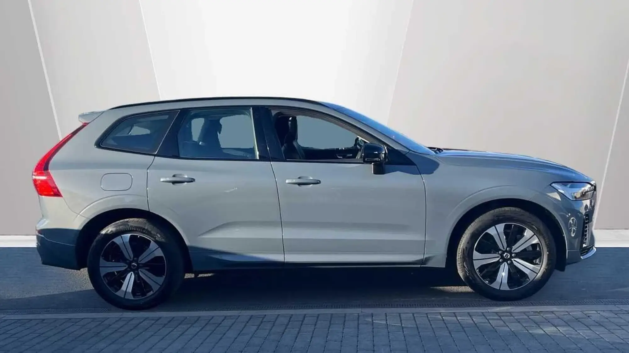 Volvo XC60 Recharge Plus Dark T6 AWD (350 hp) NL73VDC Image 3