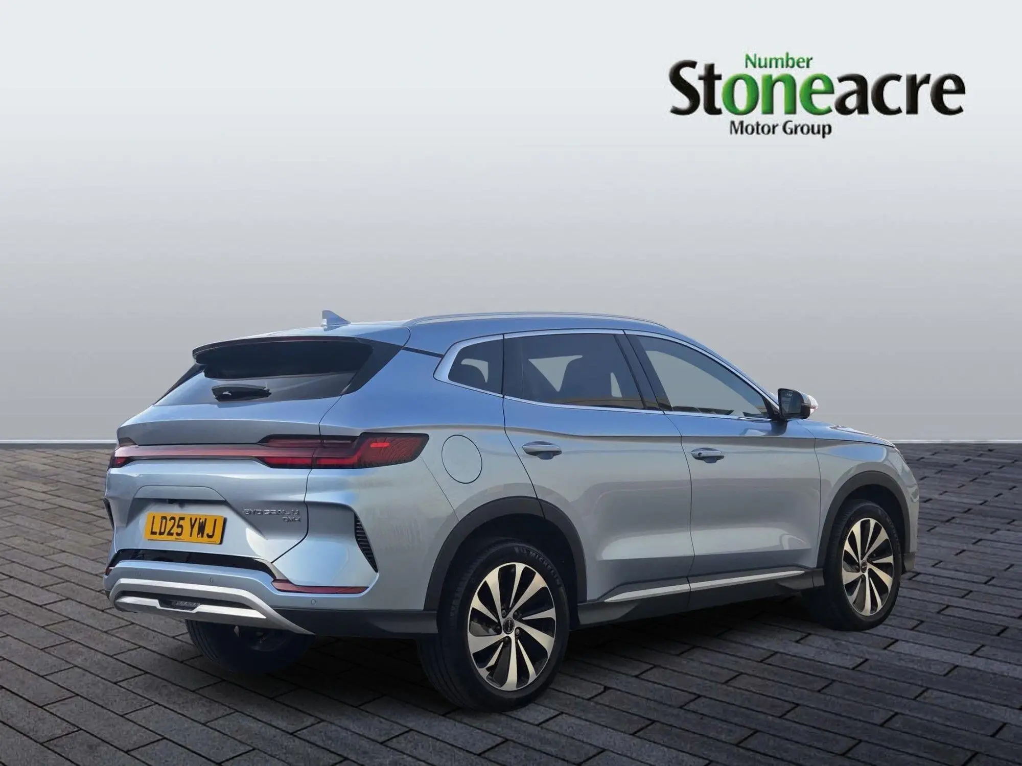 BYD Seal U 1.5 DM-i 18.3kWh Boost CVT Auto Euro 6 (s/s) 5dr LD25YWJ Image 3