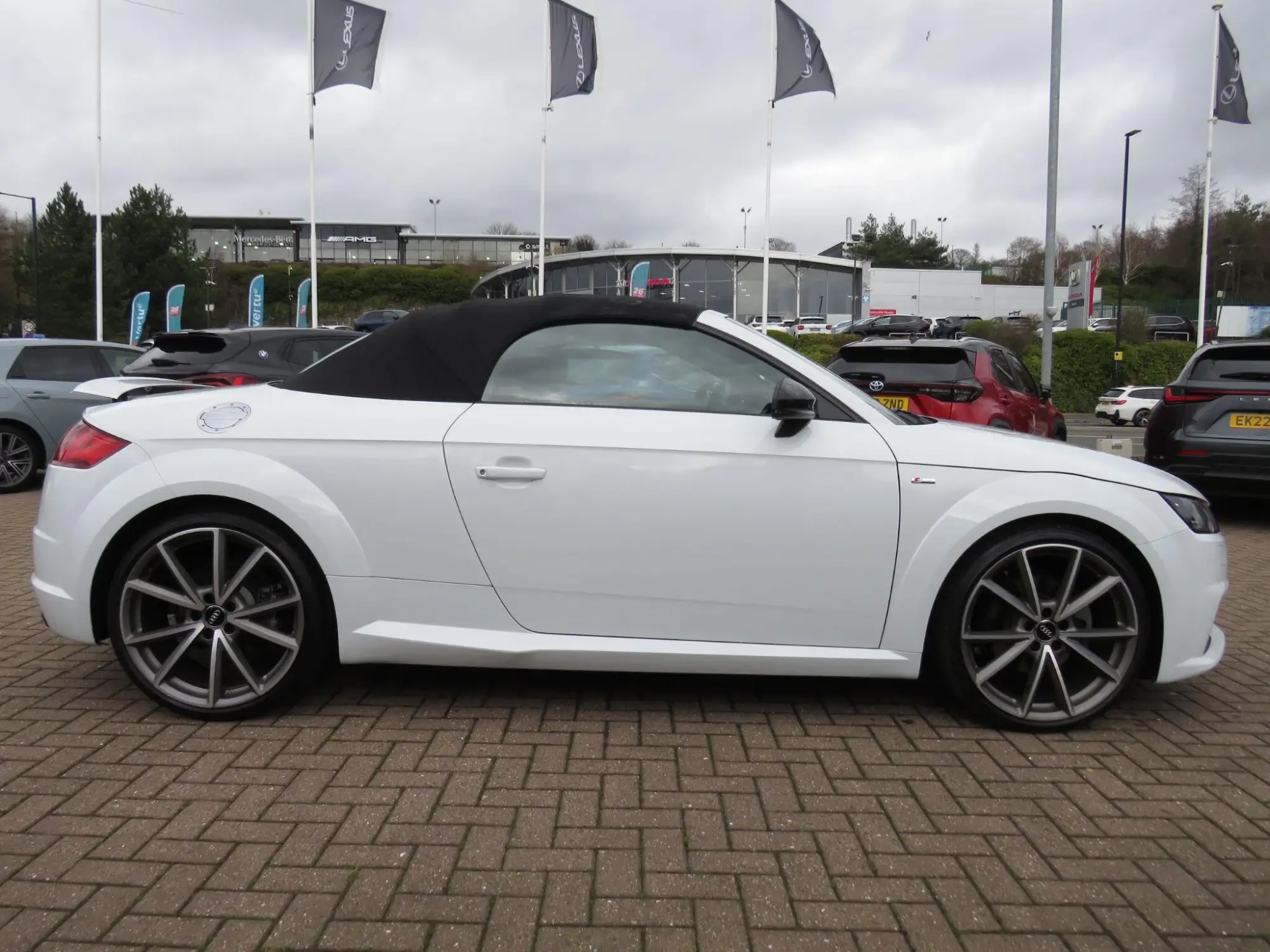 Audi TT 2.0 TFSI Black Edition Roadster S Tronic quattro Euro 6 (s/s) 2dr KS18CWD Image 2