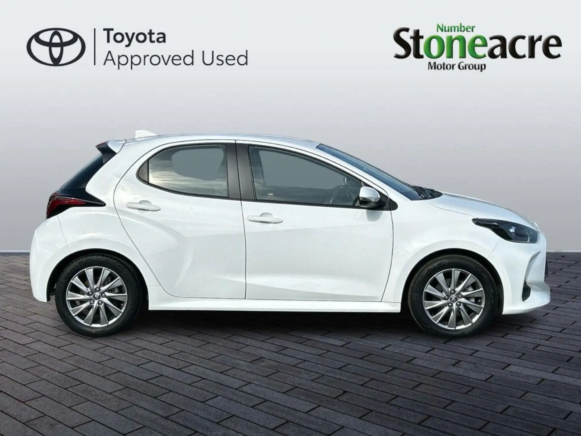 Toyota Yaris 1.5 Hybrid Icon 5dr CVT YS73CHL Image 2
