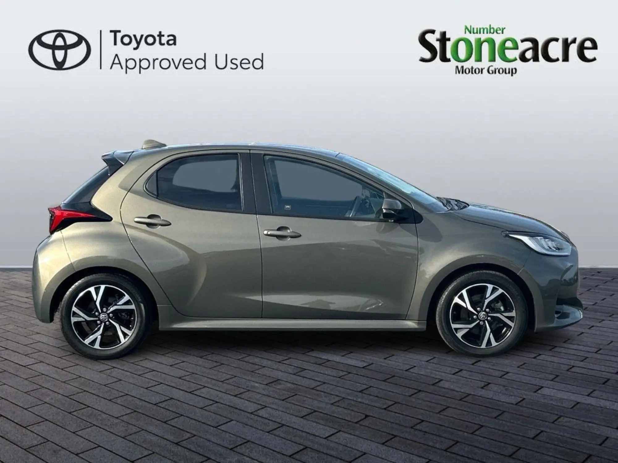 Toyota Yaris 1.5 Hybrid Design 5dr CVT NL24ONN Image 2
