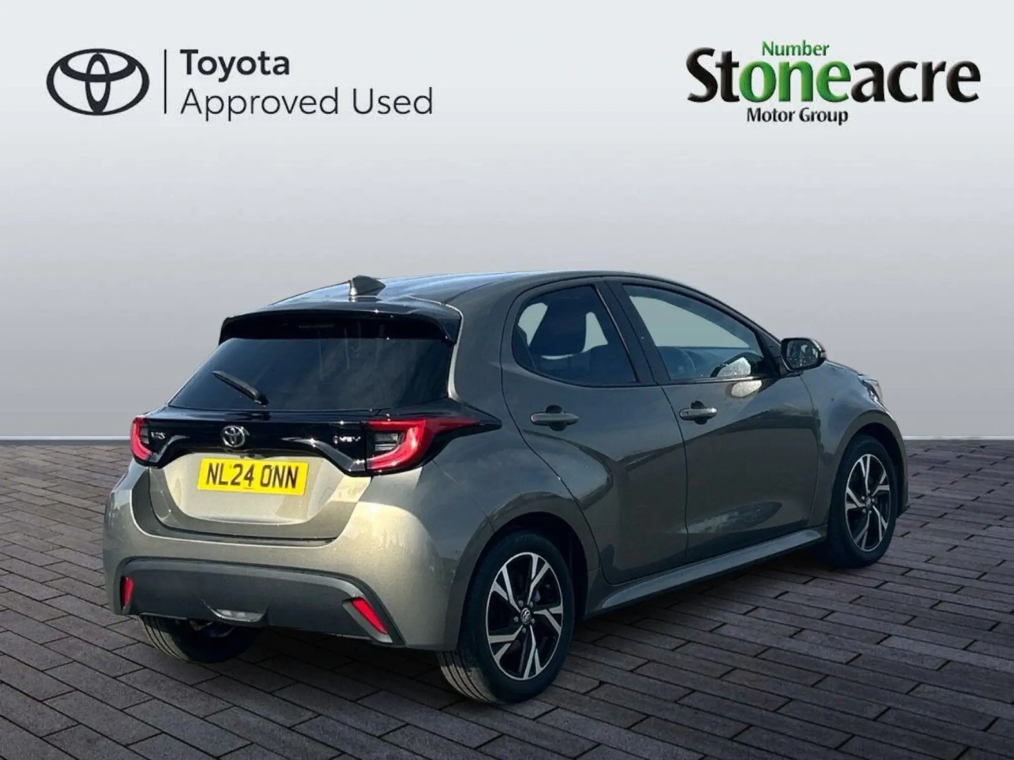Toyota Yaris 1.5 Hybrid Design 5dr CVT NL24ONN Image 3