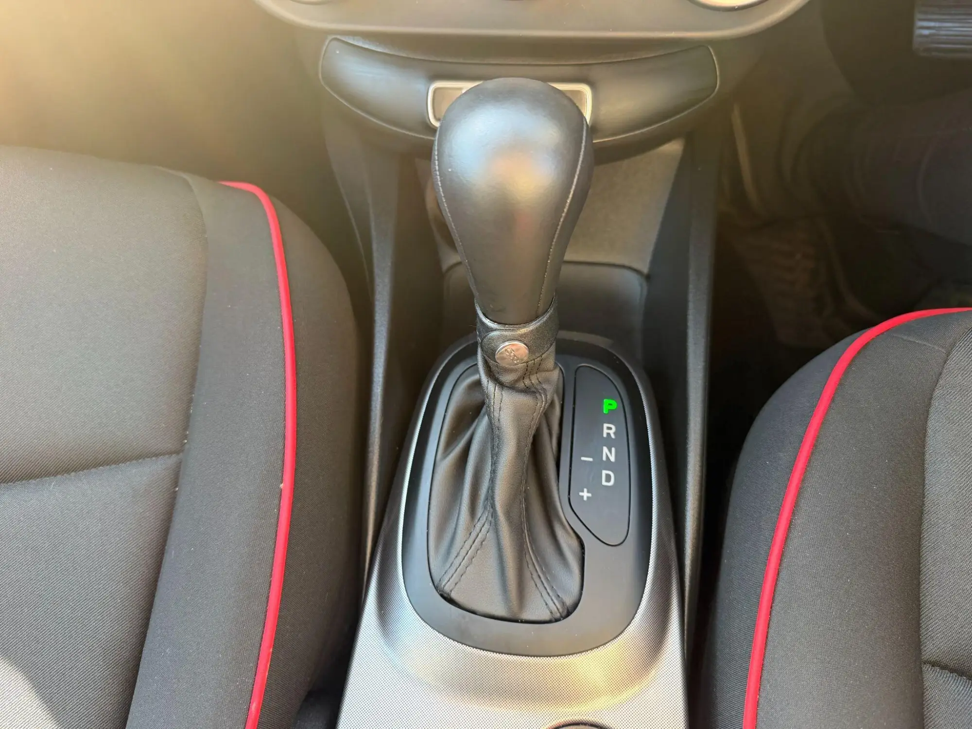 Fiat 500X Dolcevita 1.5 FireFly Turbo MHEV RED DCT Euro 6 (s/s) 5dr FX74KNN Image 2