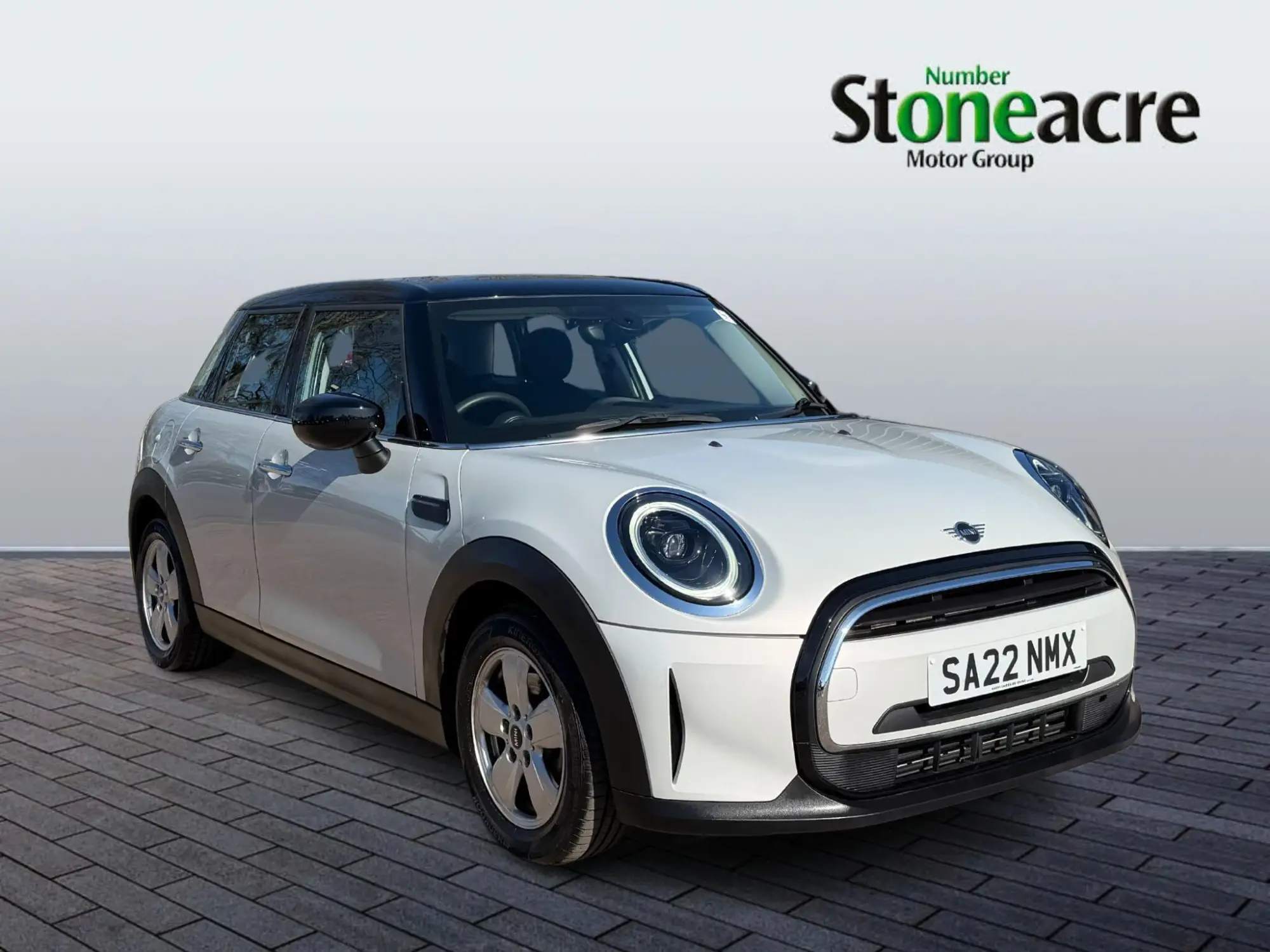 MINI Hatch 1.5 Cooper Classic Steptronic Euro 6 (s/s) 5dr SA22NMX Image 1