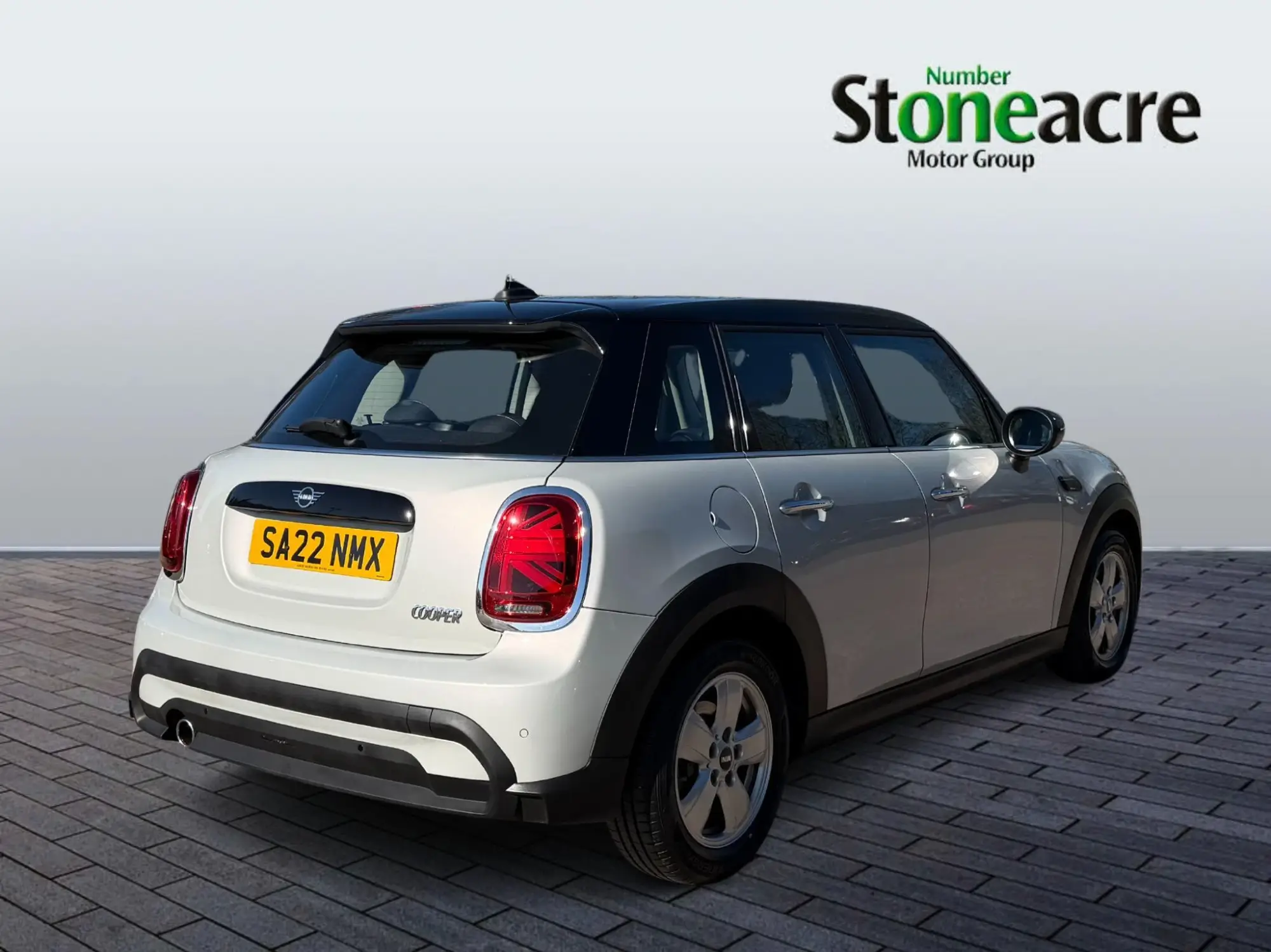 MINI Hatch 1.5 Cooper Classic Steptronic Euro 6 (s/s) 5dr SA22NMX Image 3