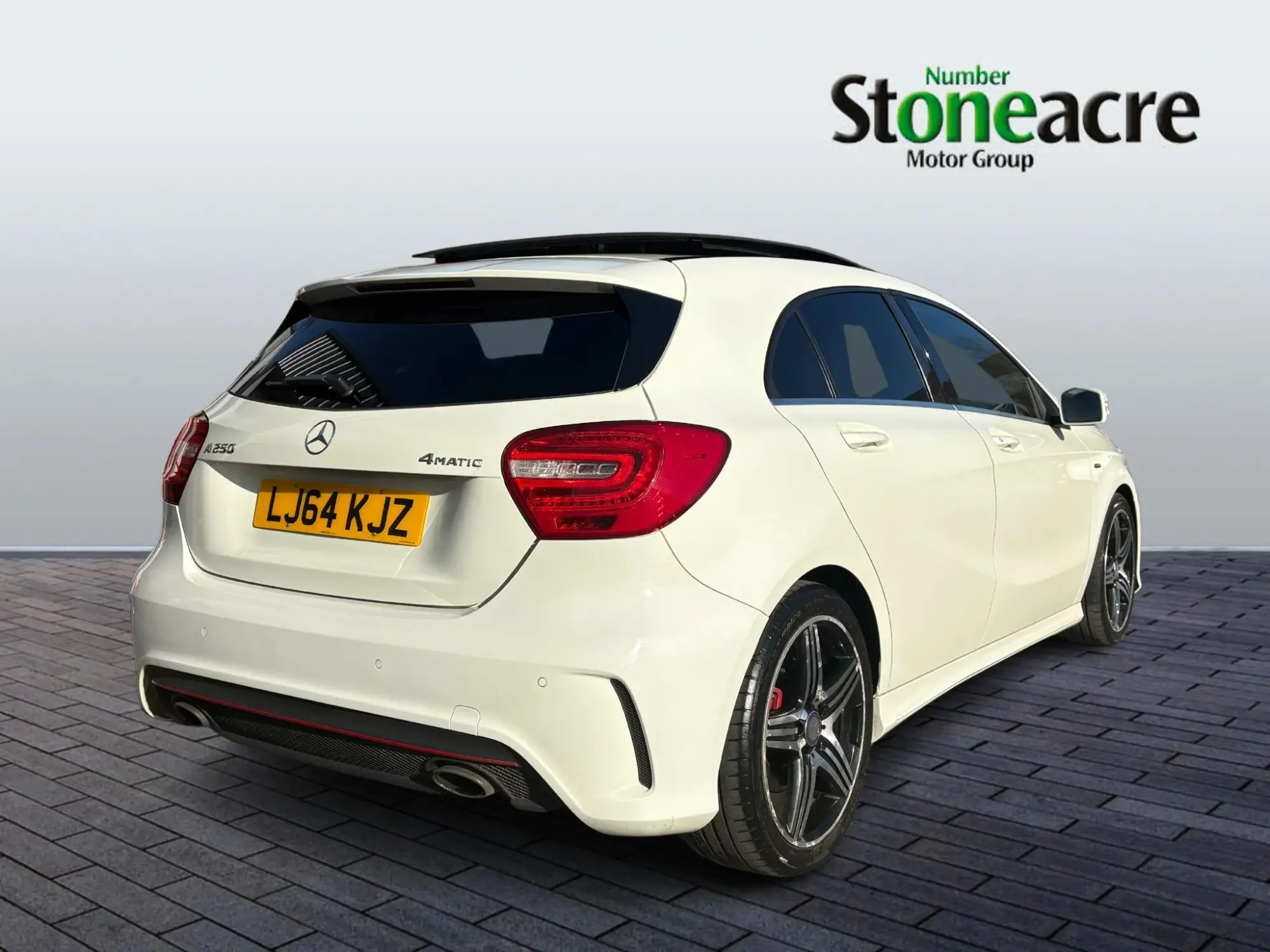Mercedes-Benz A-Class 2.0 A250 Engineered by AMG 7G-DCT 4MATIC Euro 6 (s/s) 5dr LJ64KJZ Image 3