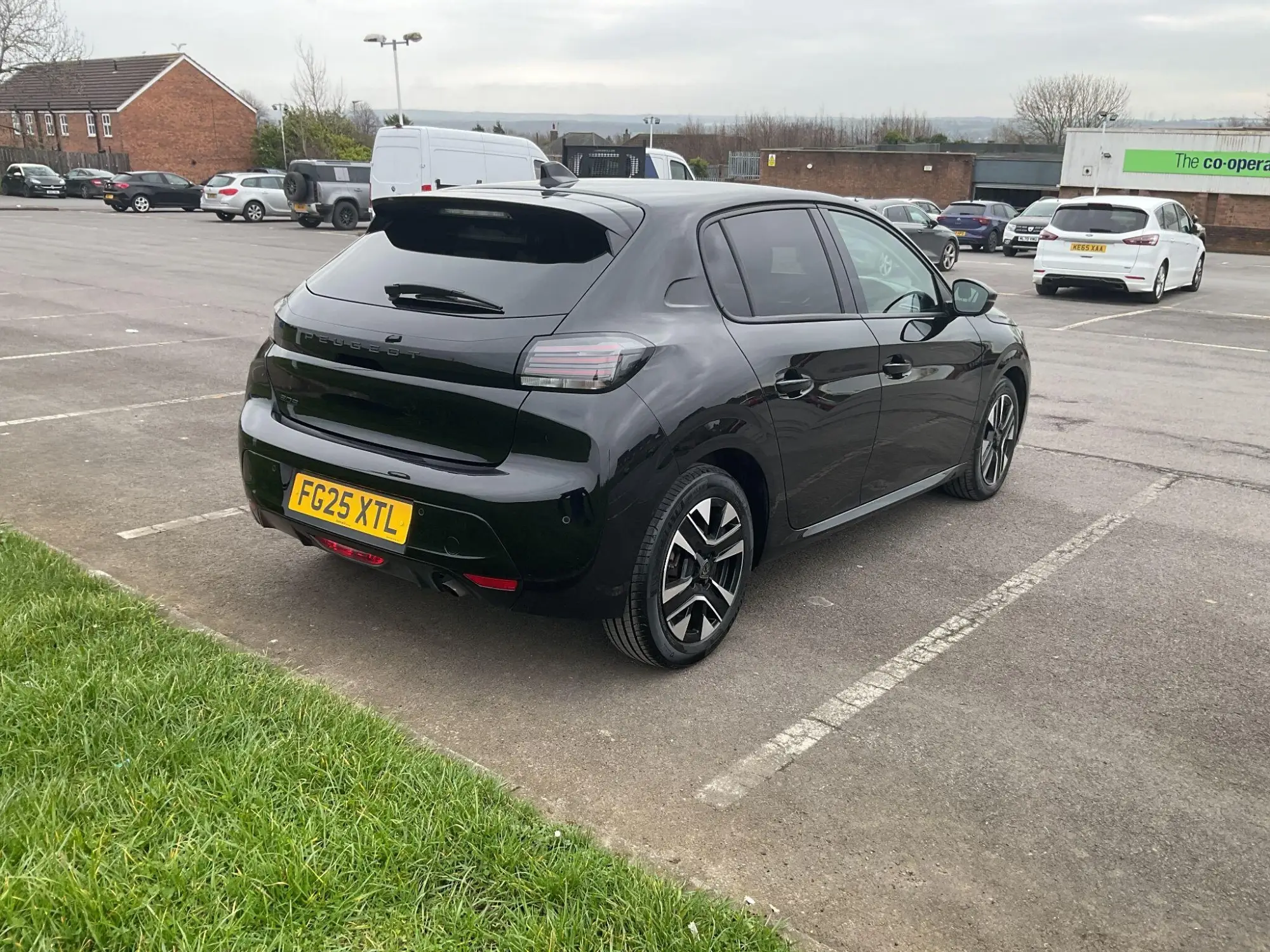 Peugeot 208 1.2 PureTech Allure Euro 6 (s/s) 5dr FG25XTL Image 2