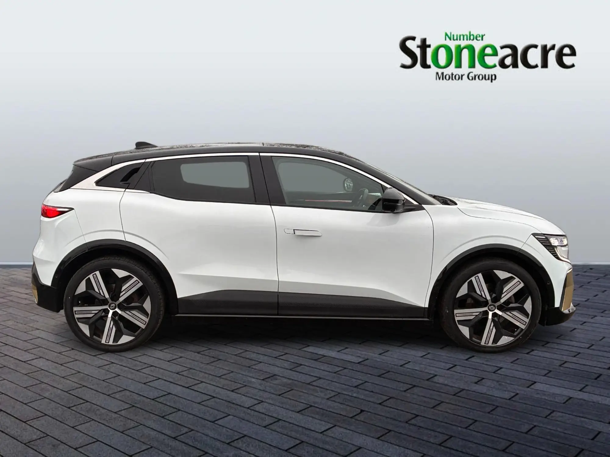 Renault Megane E-TECH 60kWh iconic Auto 5dr (optimum charge) NG23TVZ Image 2