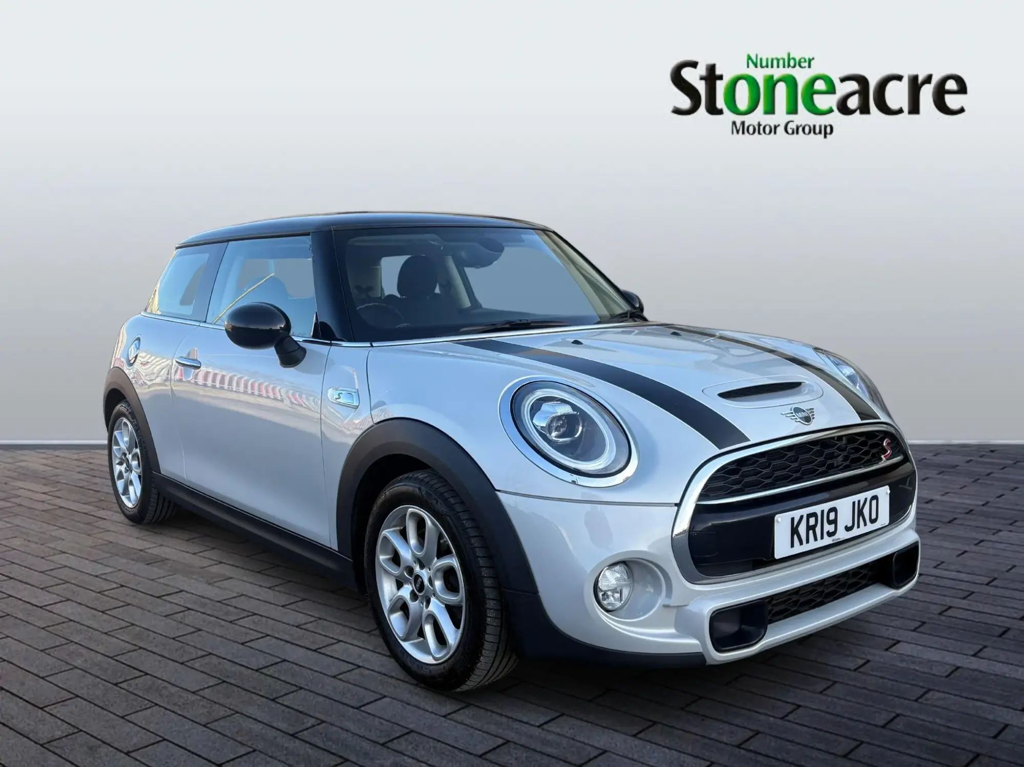 MINI Hatch 2.0 Cooper S Classic Steptronic Euro 6 (s/s) 3dr KR19JKO Image 1