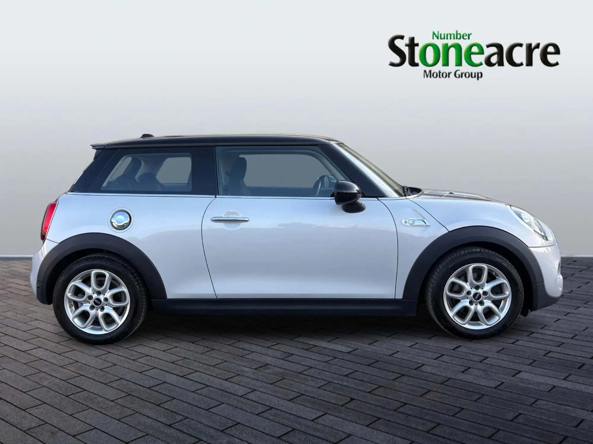 MINI Hatch 2.0 Cooper S Classic Steptronic Euro 6 (s/s) 3dr KR19JKO Image 2