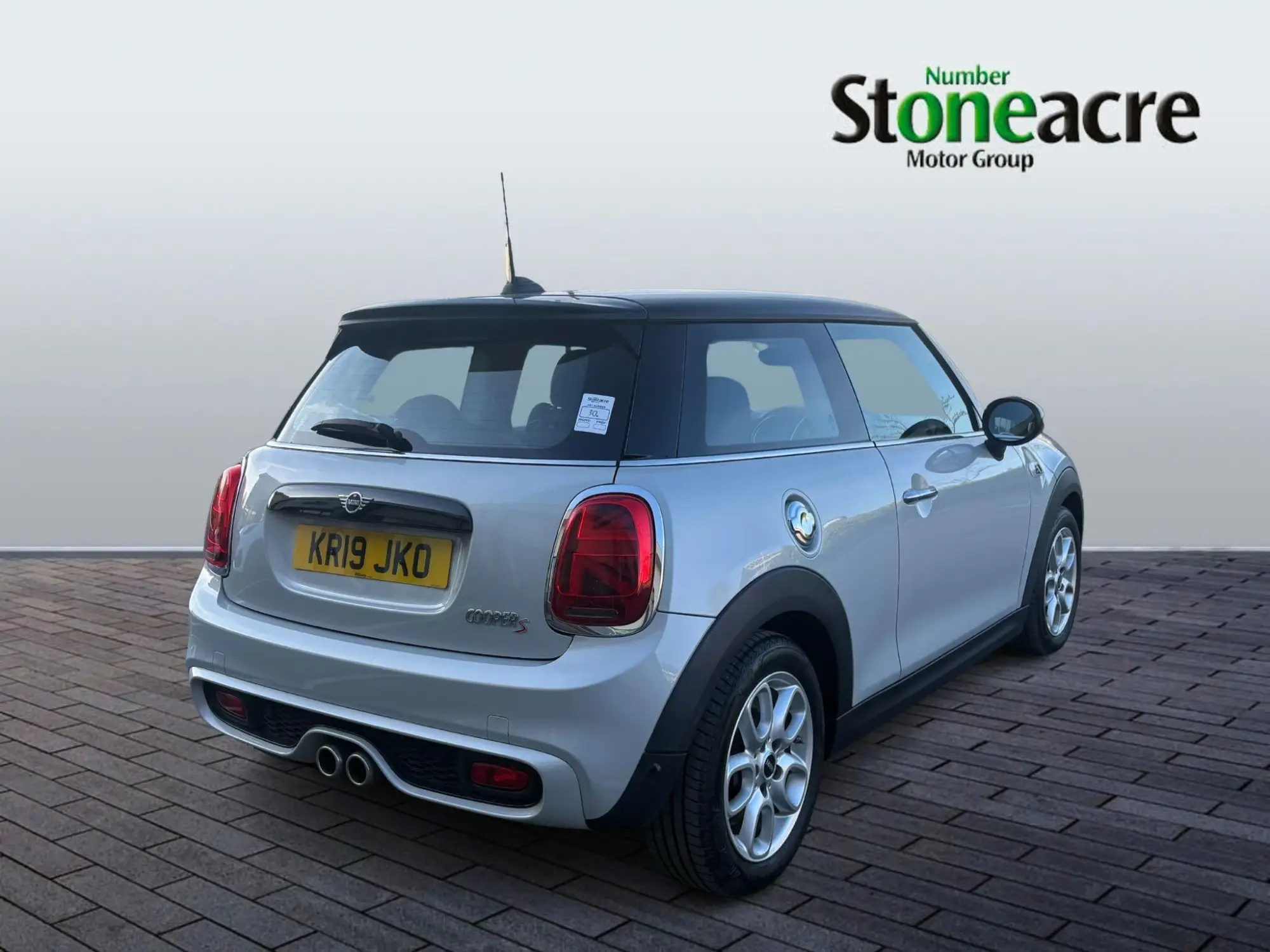 MINI Hatch 2.0 Cooper S Classic Steptronic Euro 6 (s/s) 3dr KR19JKO Image 3