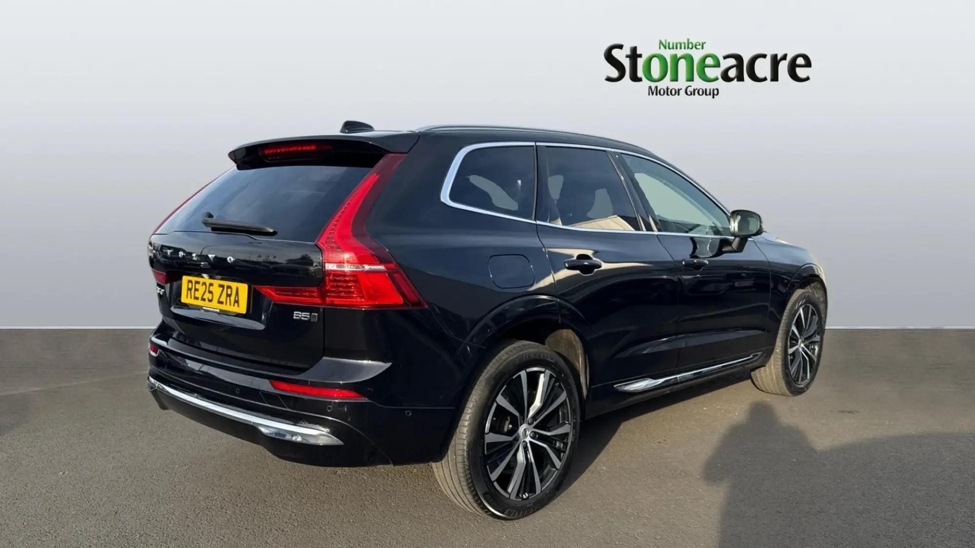 Volvo XC60 2.0 B5 MHEV Ultra Bright Auto AWD Euro 6 (s/s) 5dr RE25ZRA Image 2