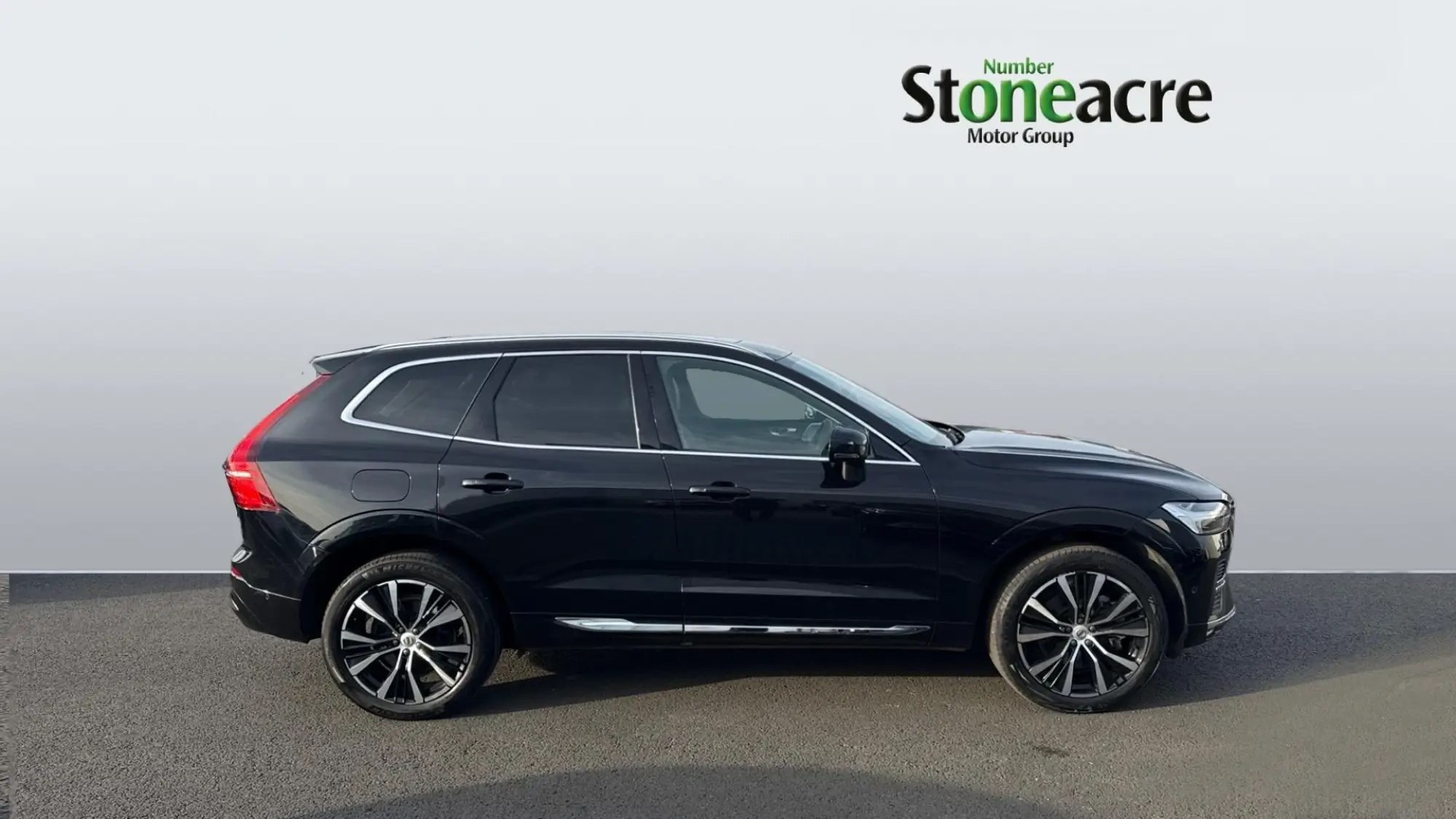 Volvo XC60 2.0 B5 MHEV Ultra Bright Auto AWD Euro 6 (s/s) 5dr RE25ZRA Image 3