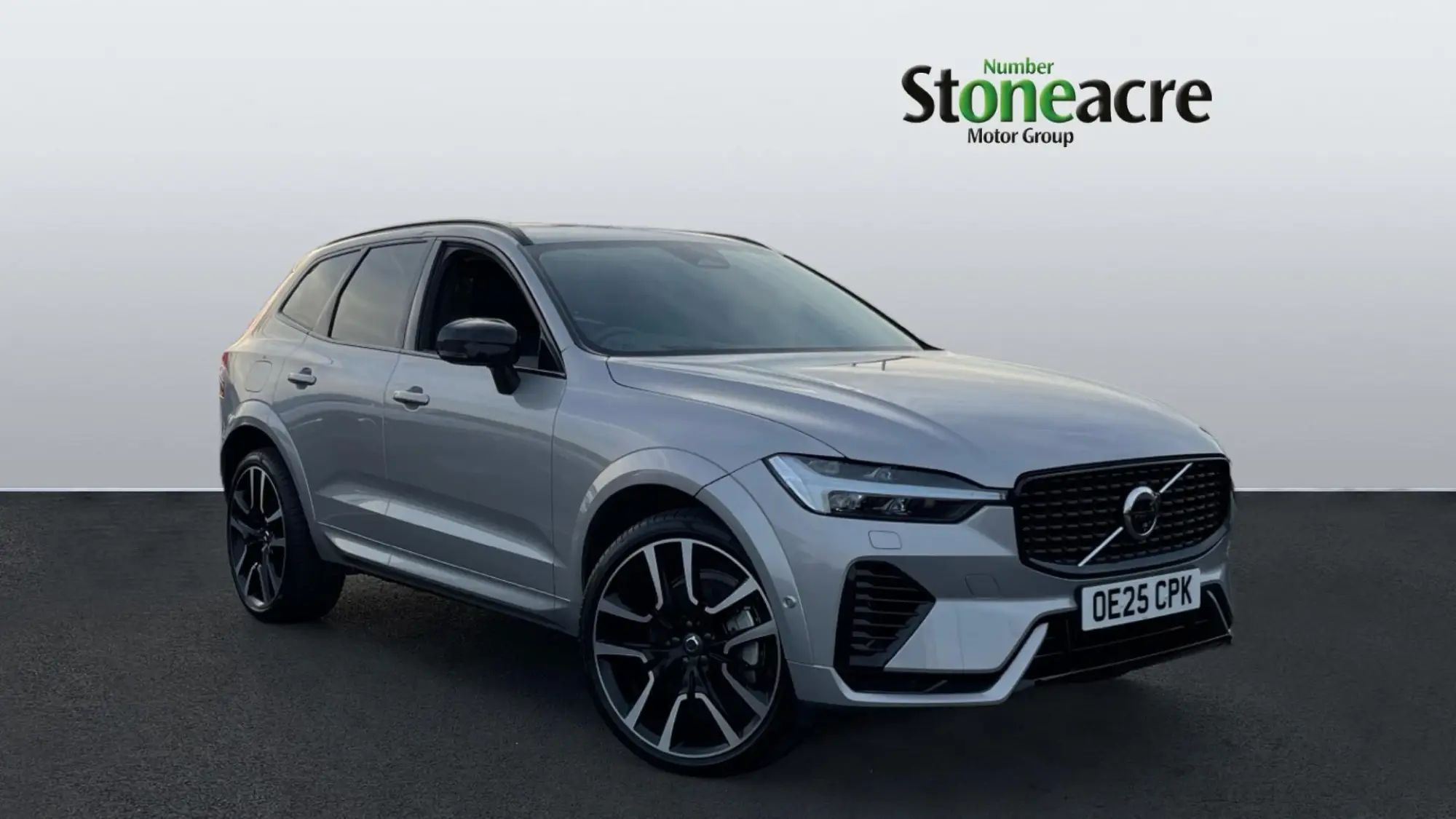 Volvo XC60 2.0h T8 18.8kWh Ultra Dark Auto AWD Euro 6 (s/s) 5dr OE25CPK Image 1