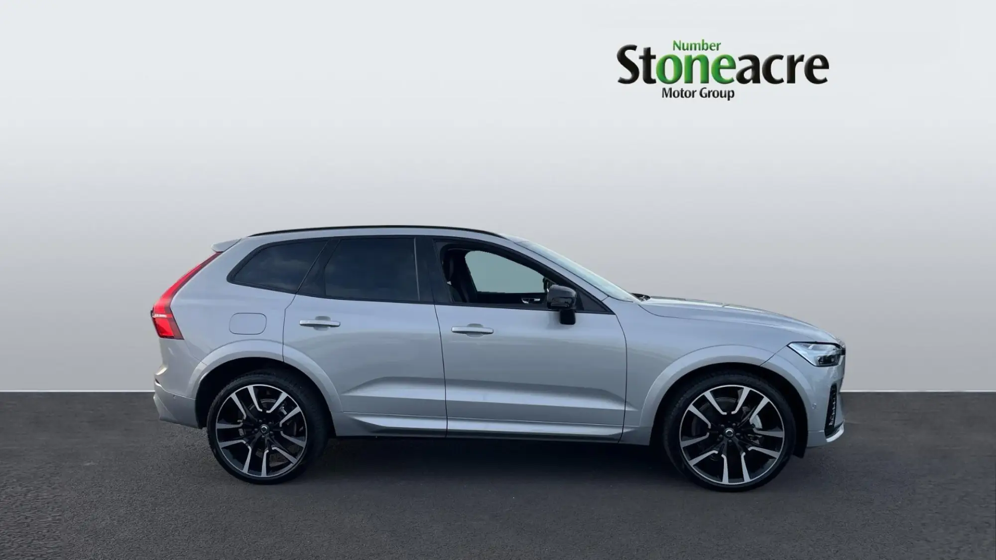 Volvo XC60 2.0h T8 18.8kWh Ultra Dark Auto AWD Euro 6 (s/s) 5dr OE25CPK Image 3