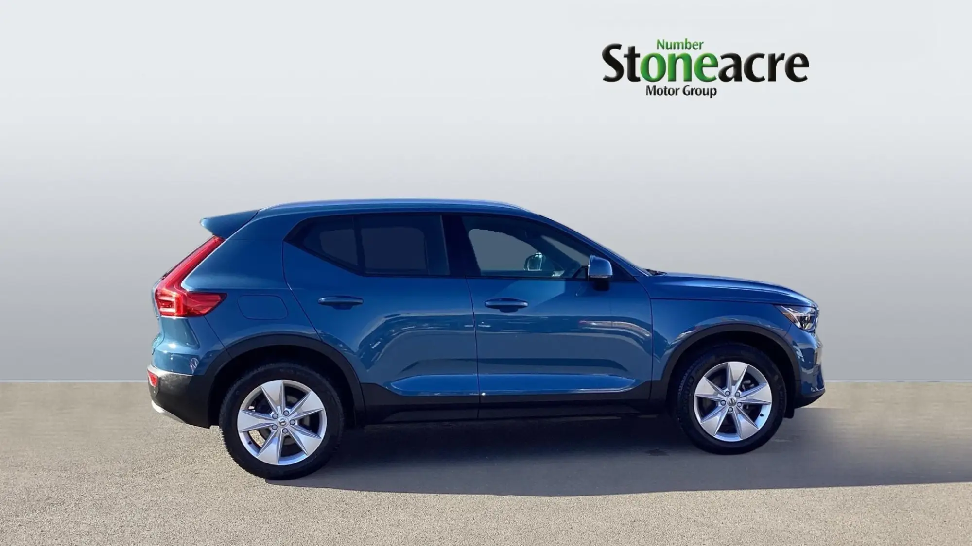 Volvo XC40 Core B3 (163 hp) Auto CF72AVR Image 3