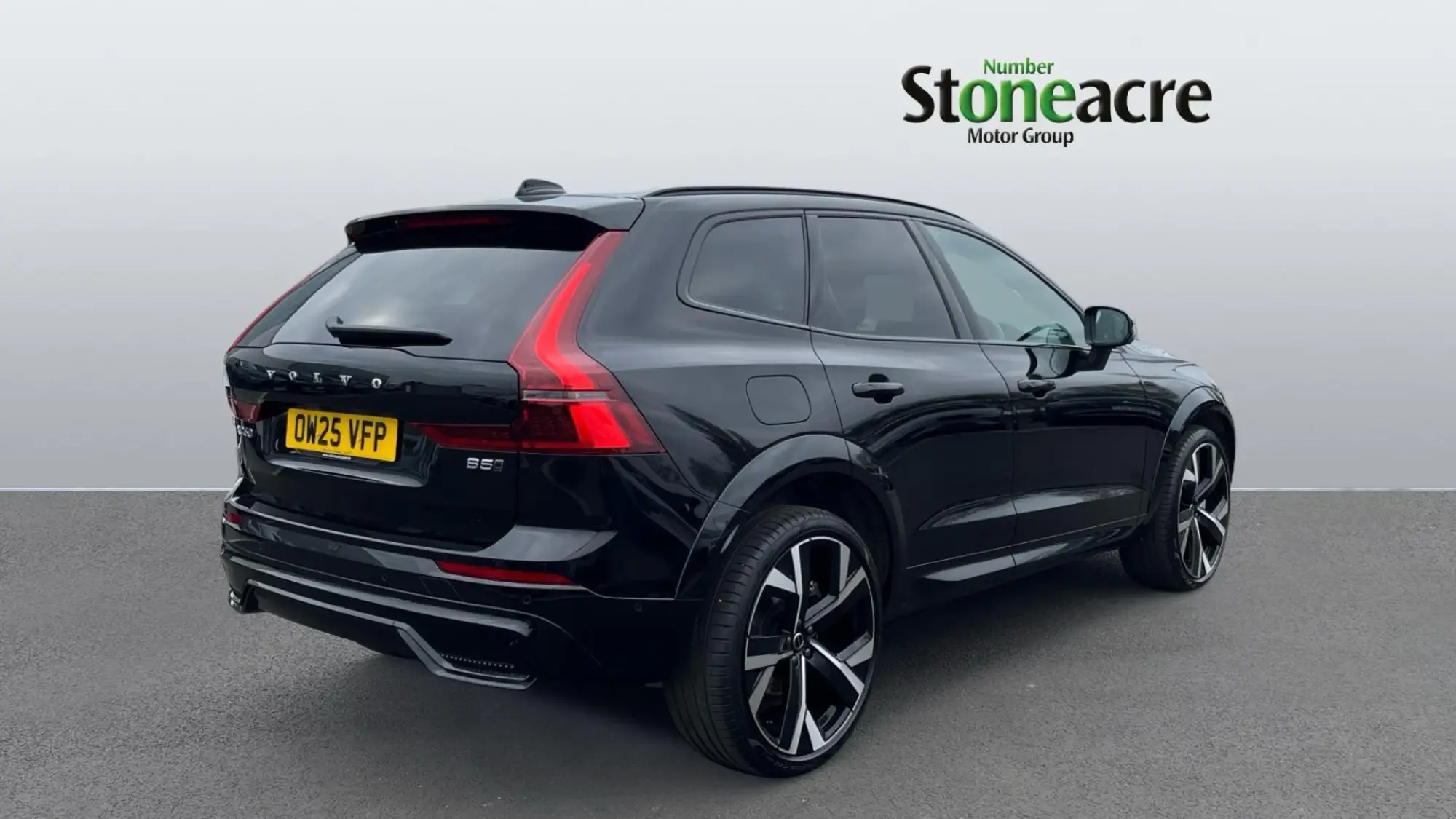 Volvo XC60 2.0 B5 MHEV Ultra Dark Auto AWD Euro 6 (s/s) 5dr OW25VFP Image 2