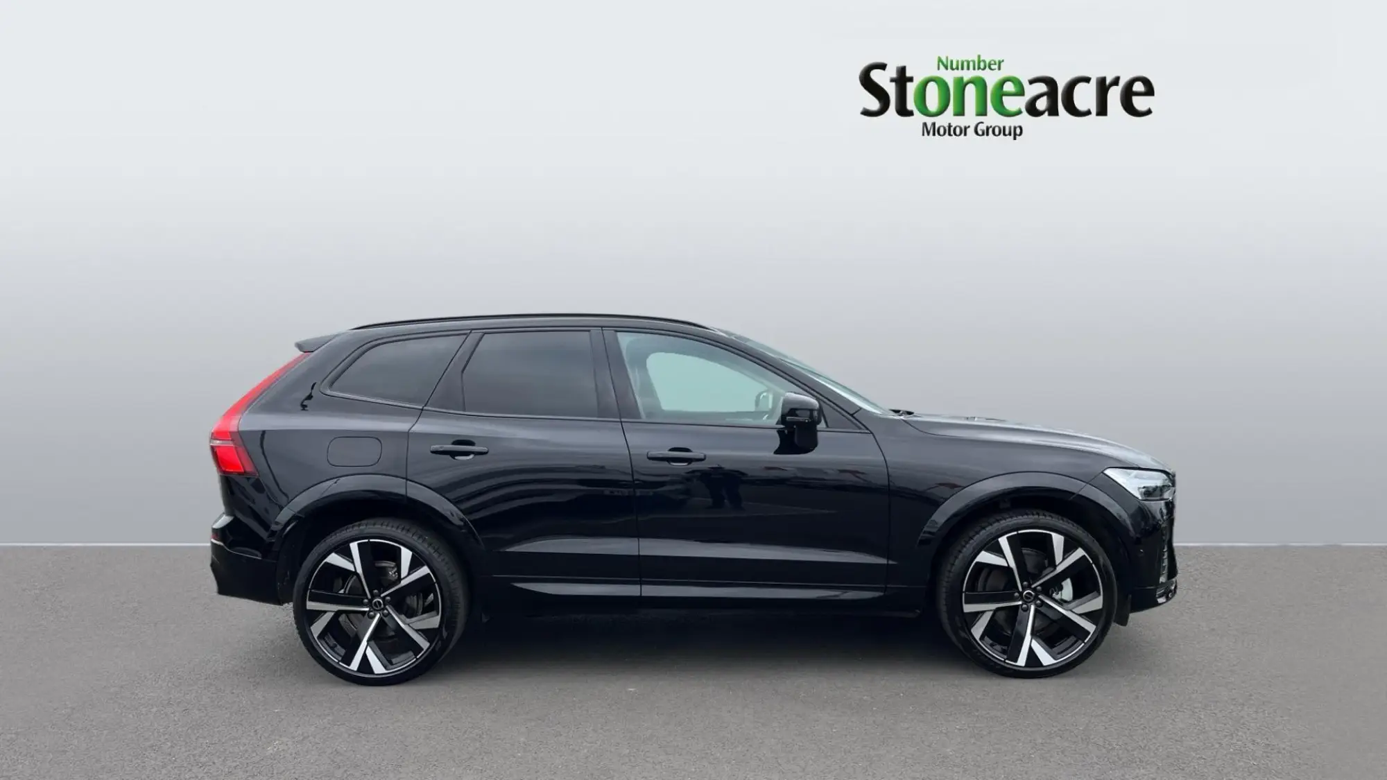 Volvo XC60 2.0 B5 MHEV Ultra Dark Auto AWD Euro 6 (s/s) 5dr OW25VFP Image 3