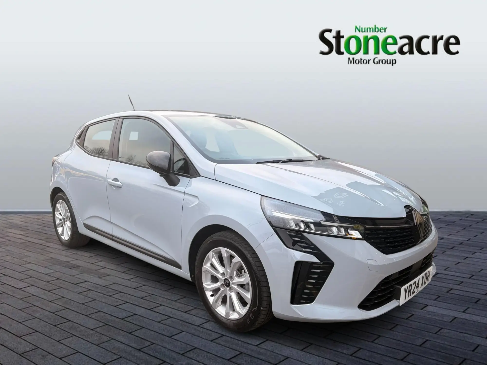 Renault Clio E-Tech 1.6 E-TECH full hybrid 145 Evolution 5dr Auto YR24XDH Image 1