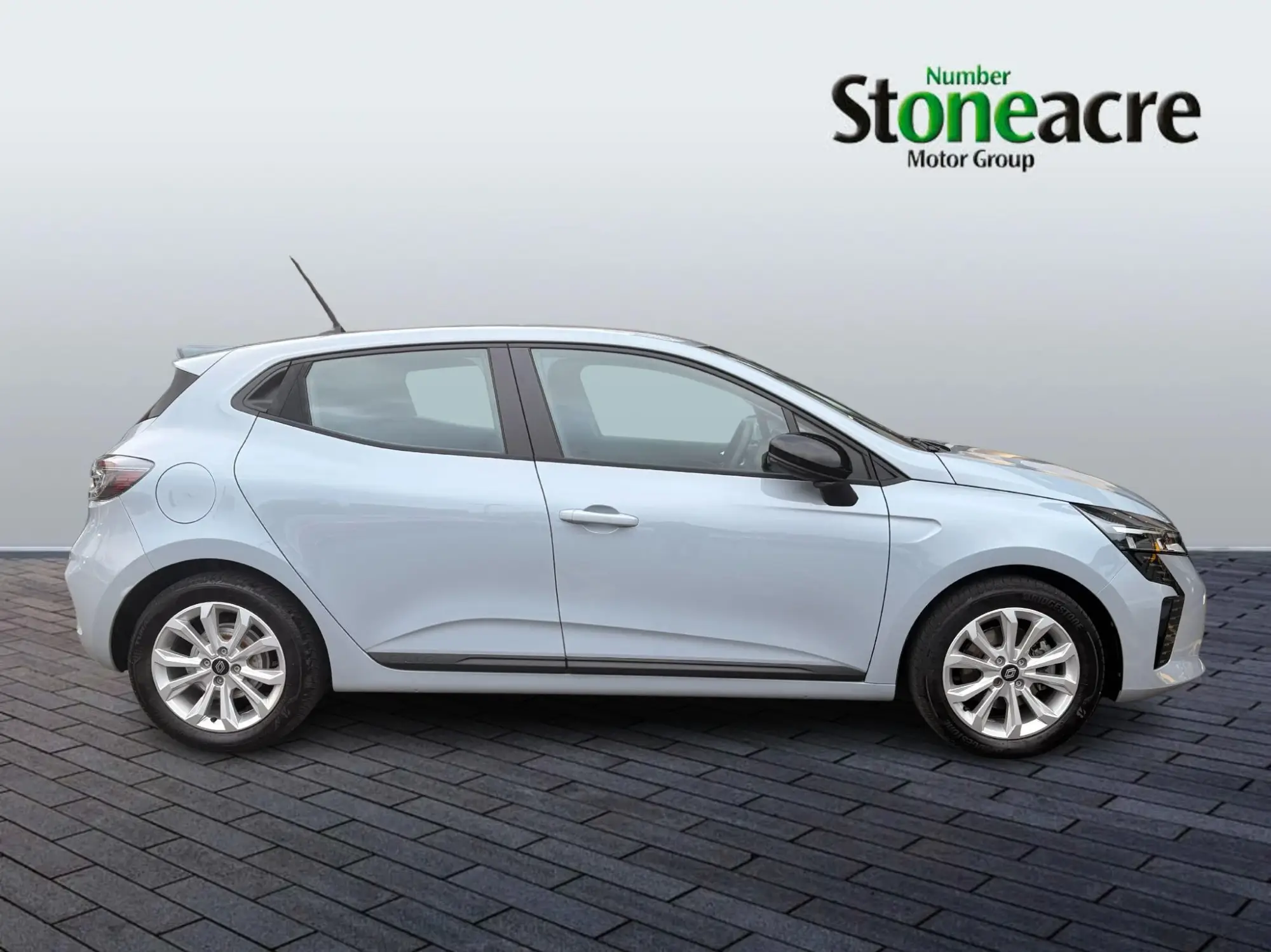 Renault Clio E-Tech 1.6 E-TECH full hybrid 145 Evolution 5dr Auto YR24XDH Image 2