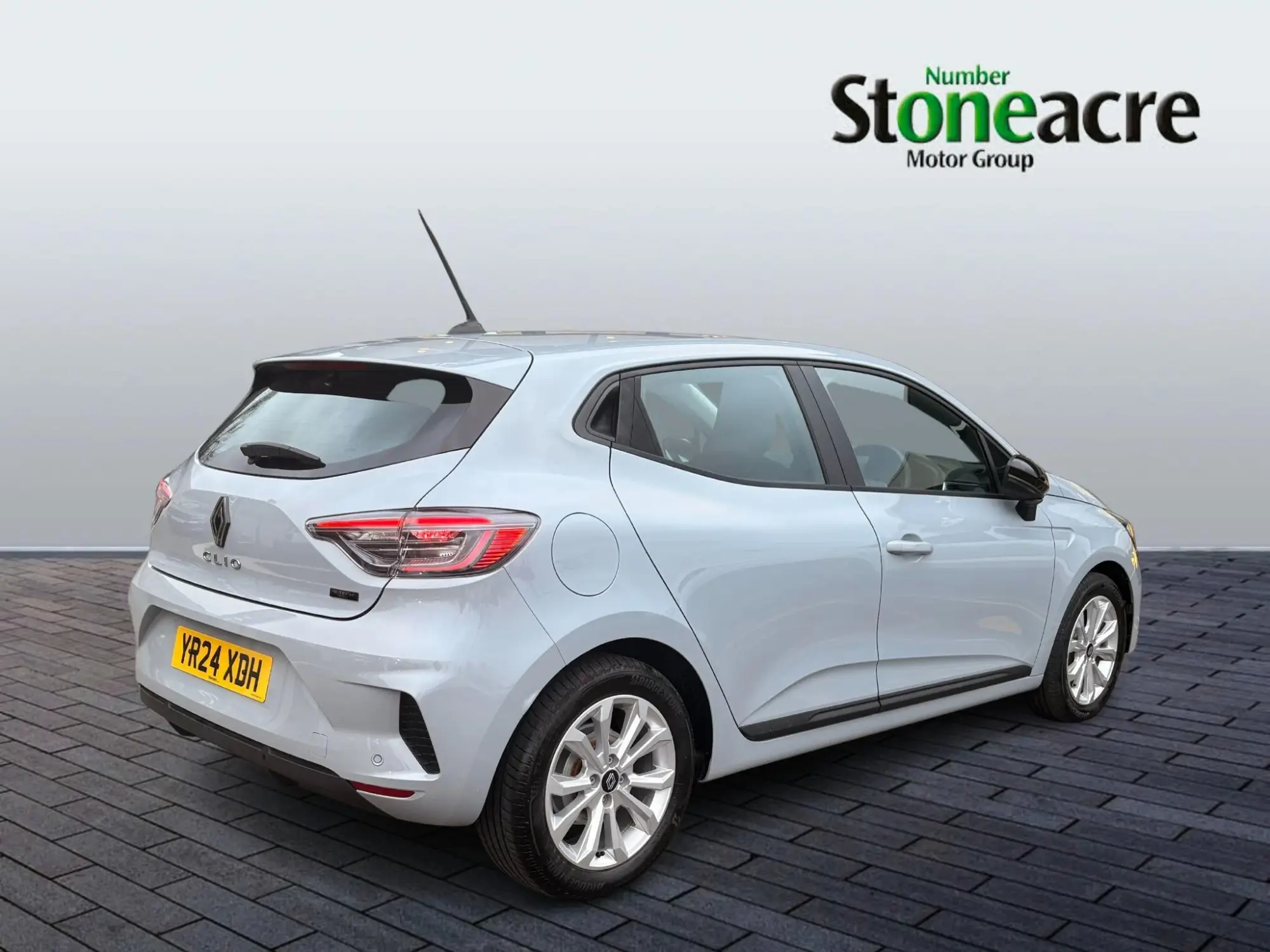 Renault Clio E-Tech 1.6 E-TECH full hybrid 145 Evolution 5dr Auto YR24XDH Image 3