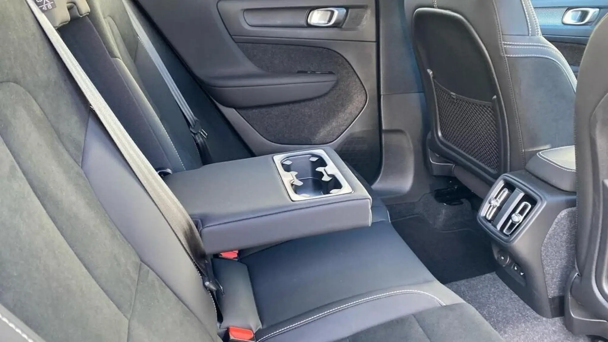Volvo XC40 Image 11