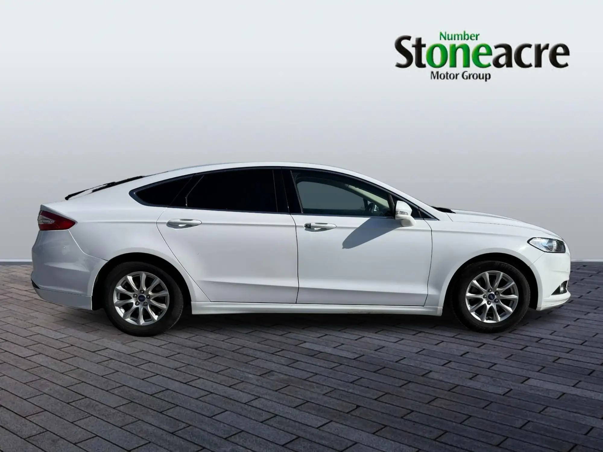 Ford Mondeo 2.0 TDCi Zetec Euro 6 (s/s) 5dr YJ67LZM Image 2