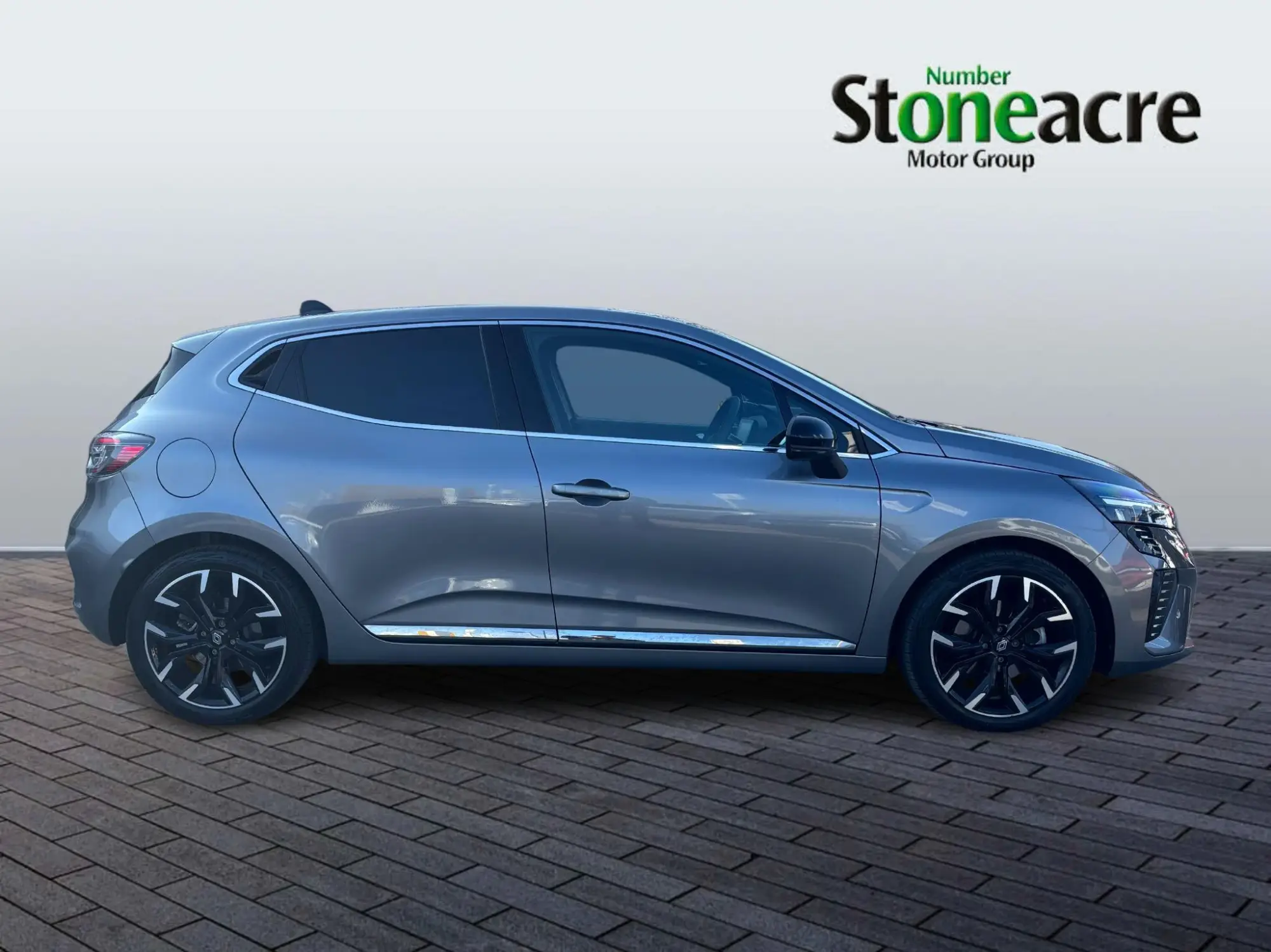 Renault Clio E-Tech Image 2