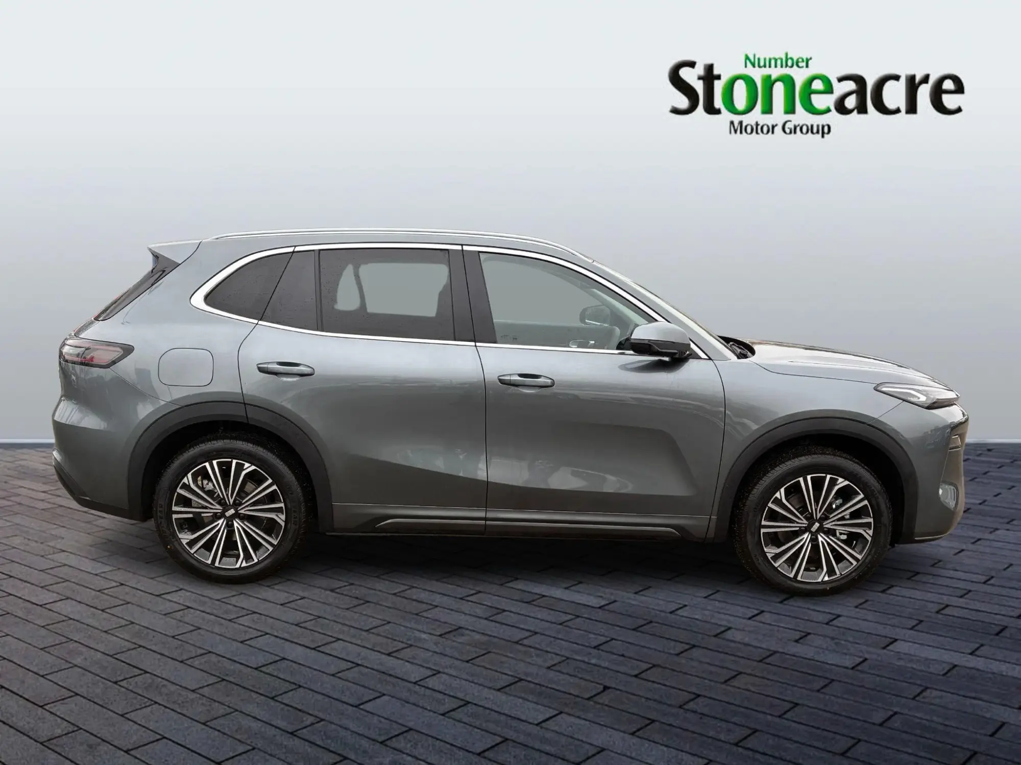 Geely Starray EM-i 1.5 EM-i 18.4kWh Max Auto Euro 6 (s/s) 5dr YY75XWW Image 2