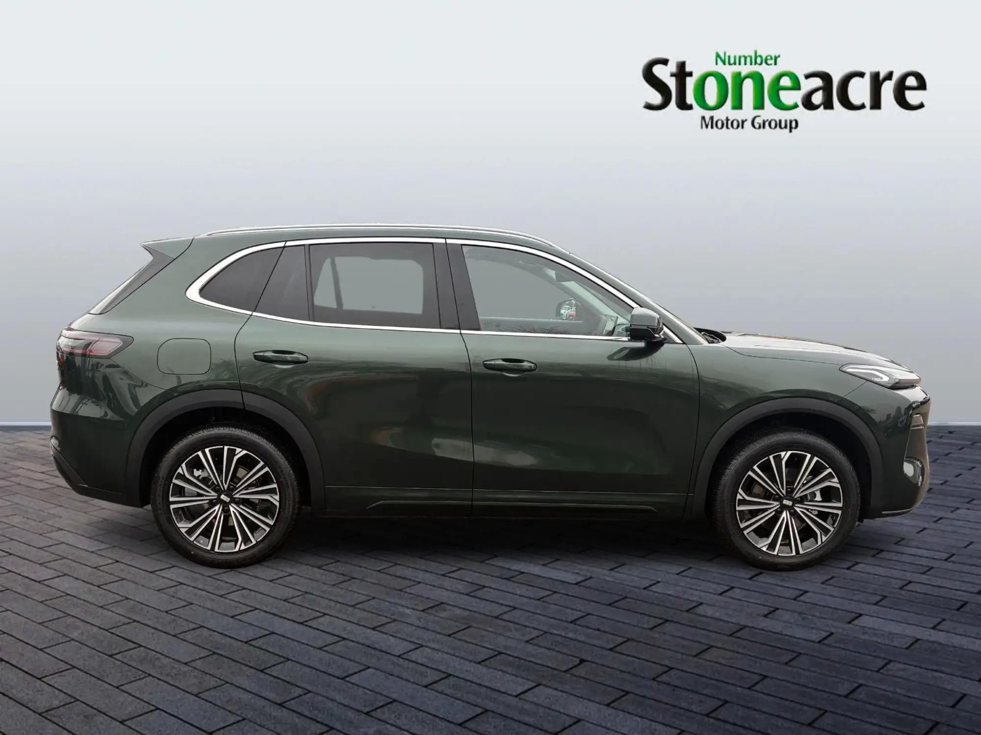 Geely Starray EM-i 1.5 EM-i 18.4kWh Max Auto Euro 6 (s/s) 5dr YY75XWX Image 2