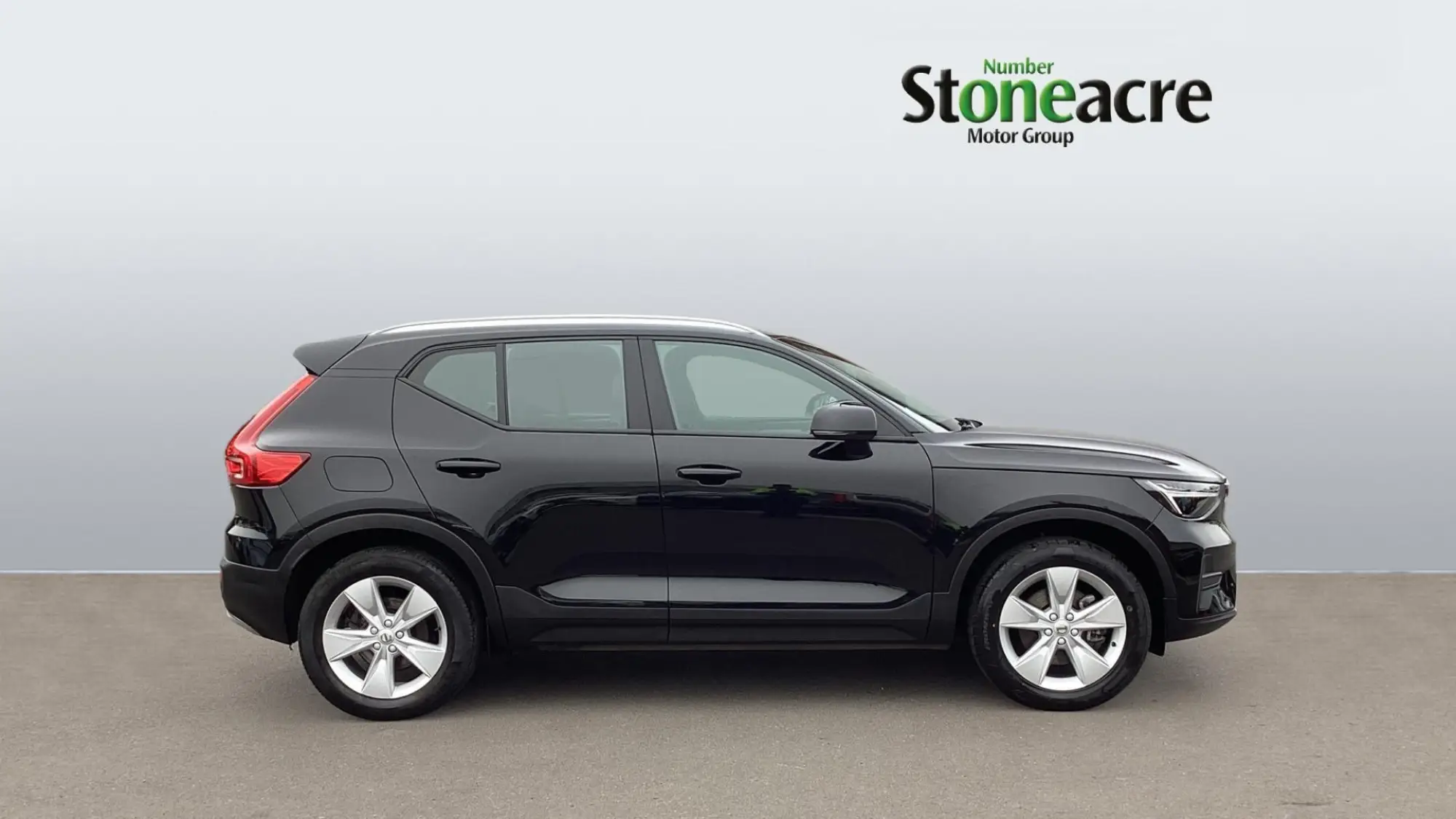 Volvo XC40 Core B3 (163 hp) Auto YH73OUE Image 3