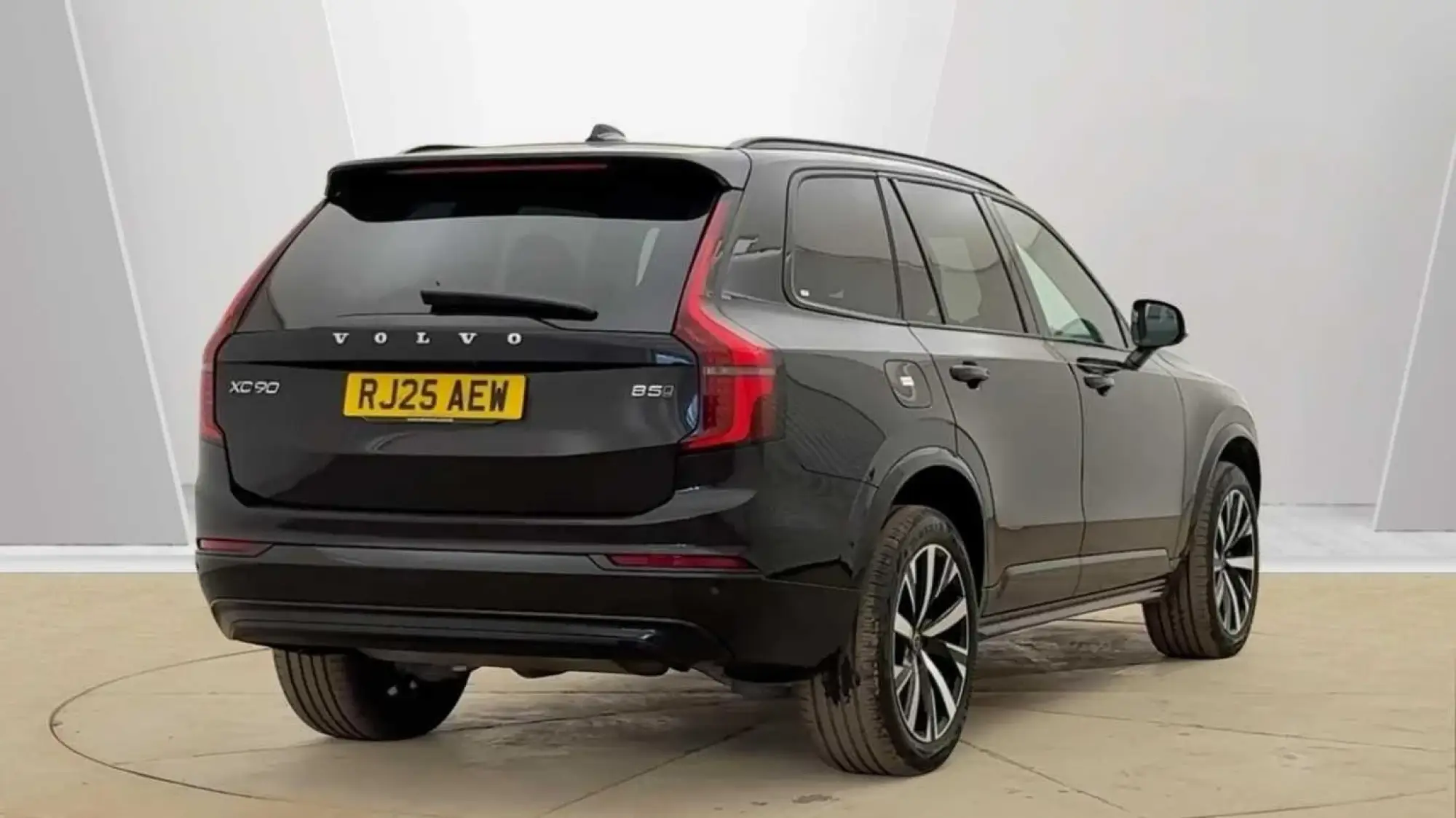 Volvo XC90 2.0 B5 MHEV Plus Auto 4WD Euro 6 (s/s) 5dr RJ25AEW Image 3