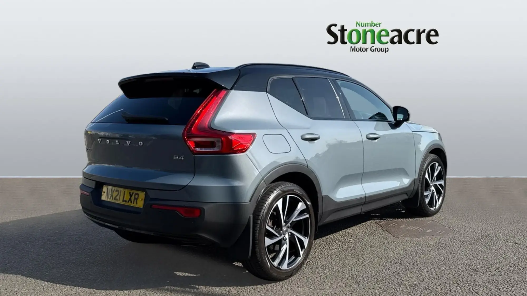 Volvo XC40 2.0 B4P R DESIGN Pro 5dr Auto NX21LXR Image 2