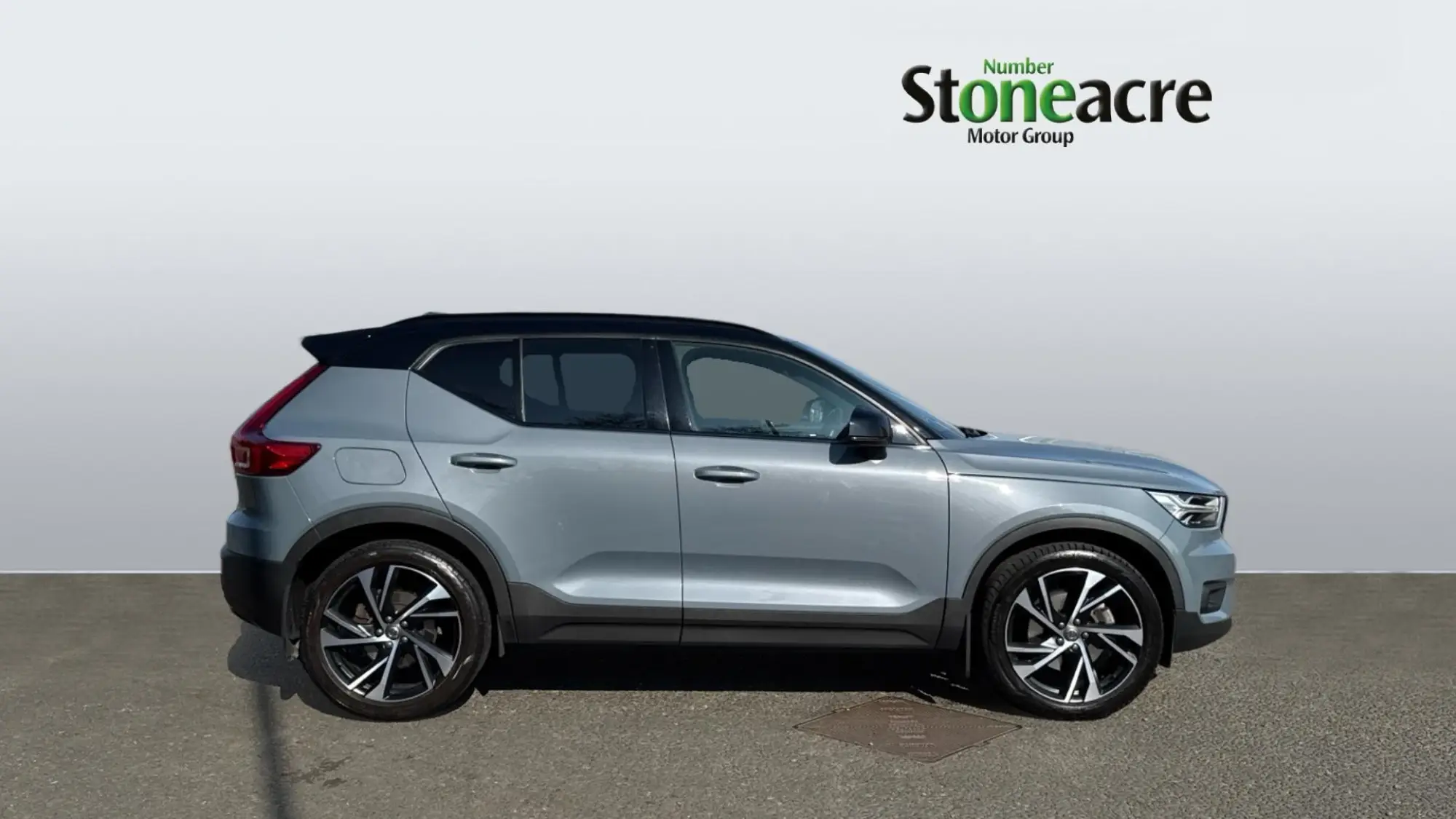 Volvo XC40 2.0 B4P R DESIGN Pro 5dr Auto NX21LXR Image 3