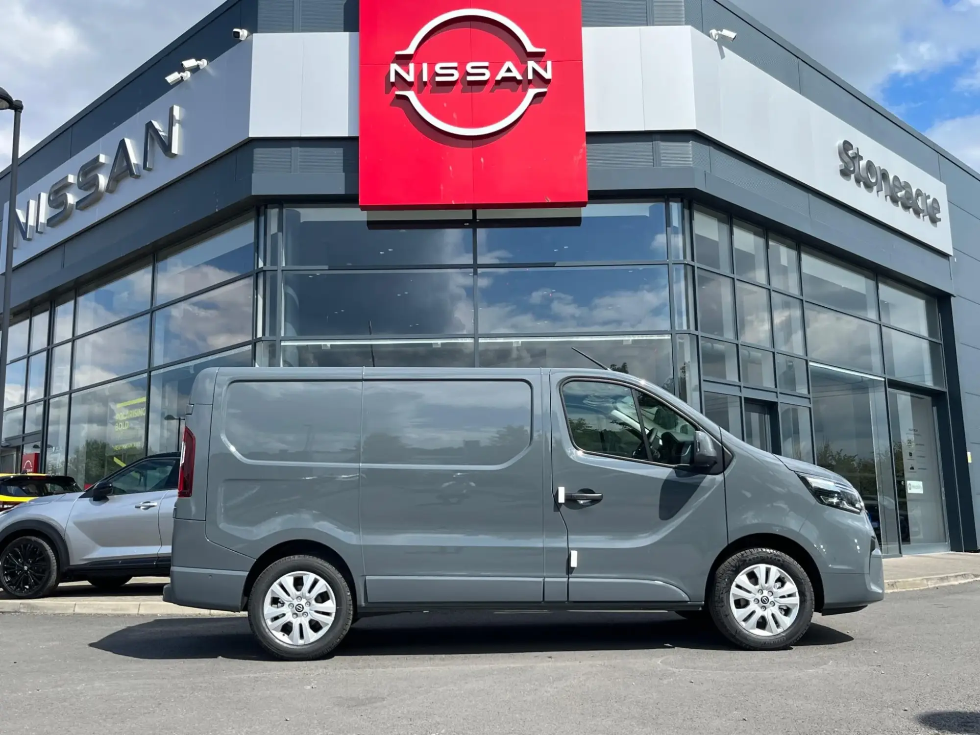 Nissan Primastar 2.0 dCi 30 Tekna L1 Euro 6 (s/s) 5dr Image 2