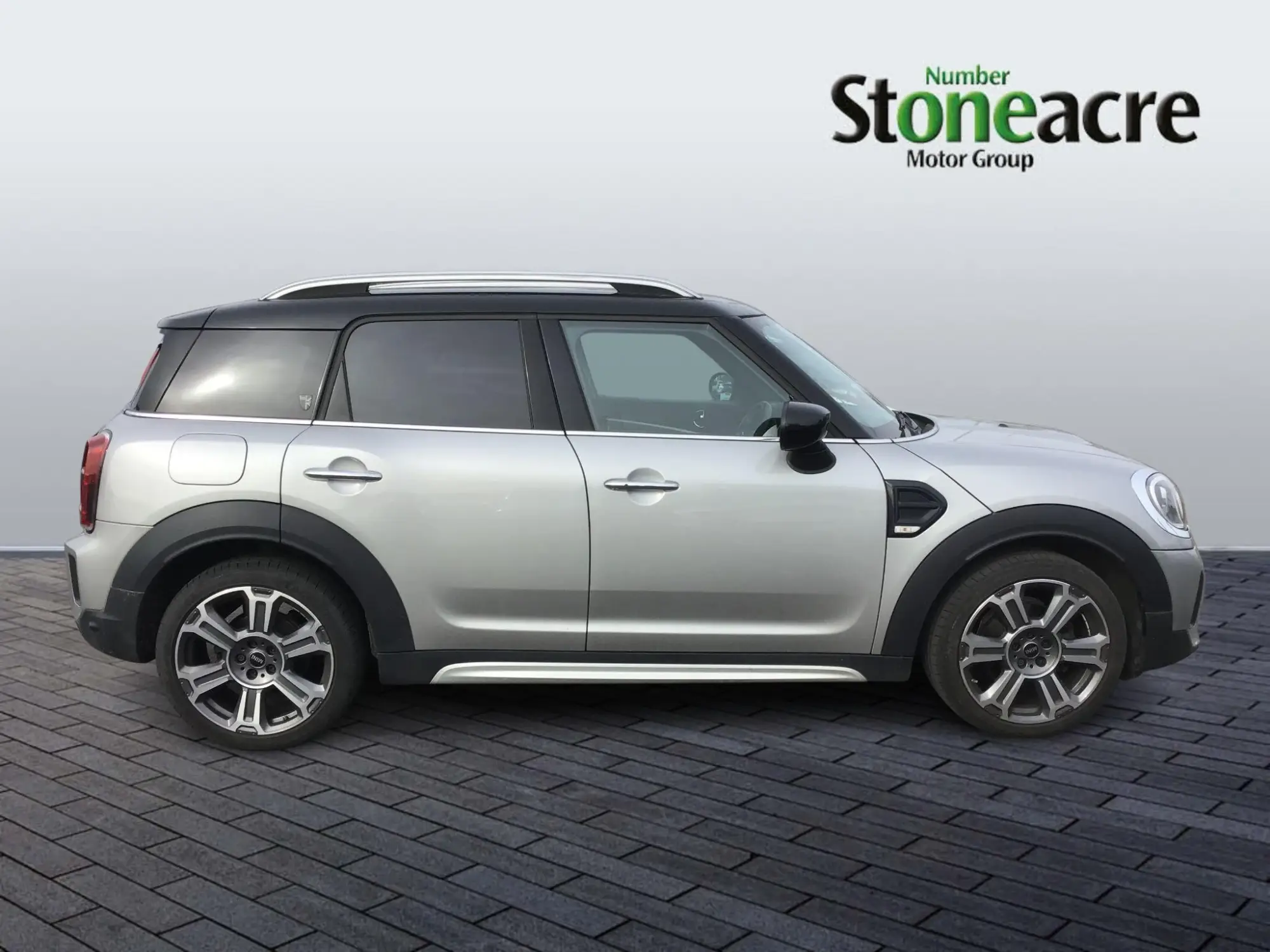 MINI Countryman 1.5 Cooper Exclusive Steptronic Euro 6 (s/s) 5dr NA23KLE Image 2